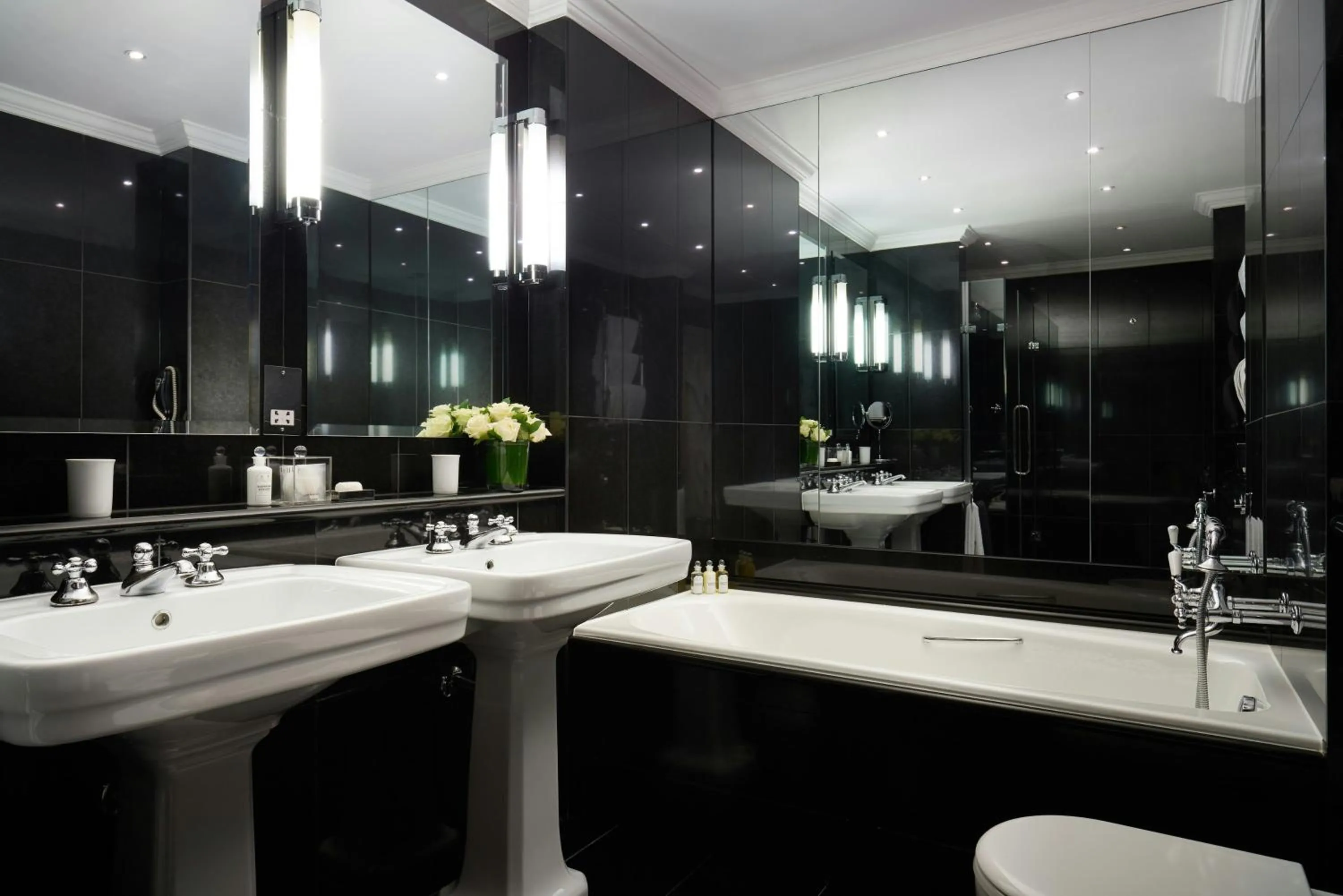 Bathroom in The Pelham London - Starhotels Collezione