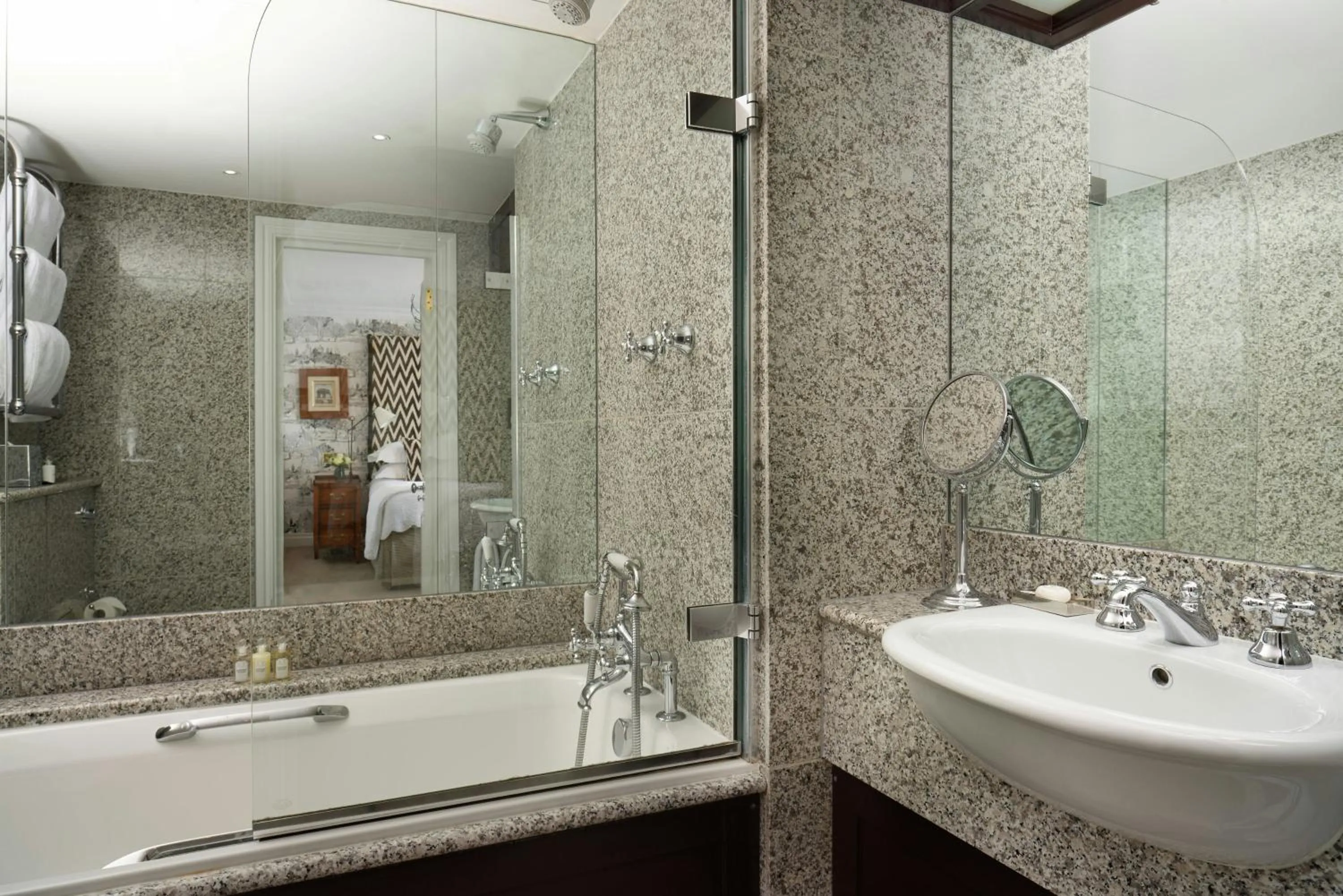 Bathroom in The Pelham London - Starhotels Collezione