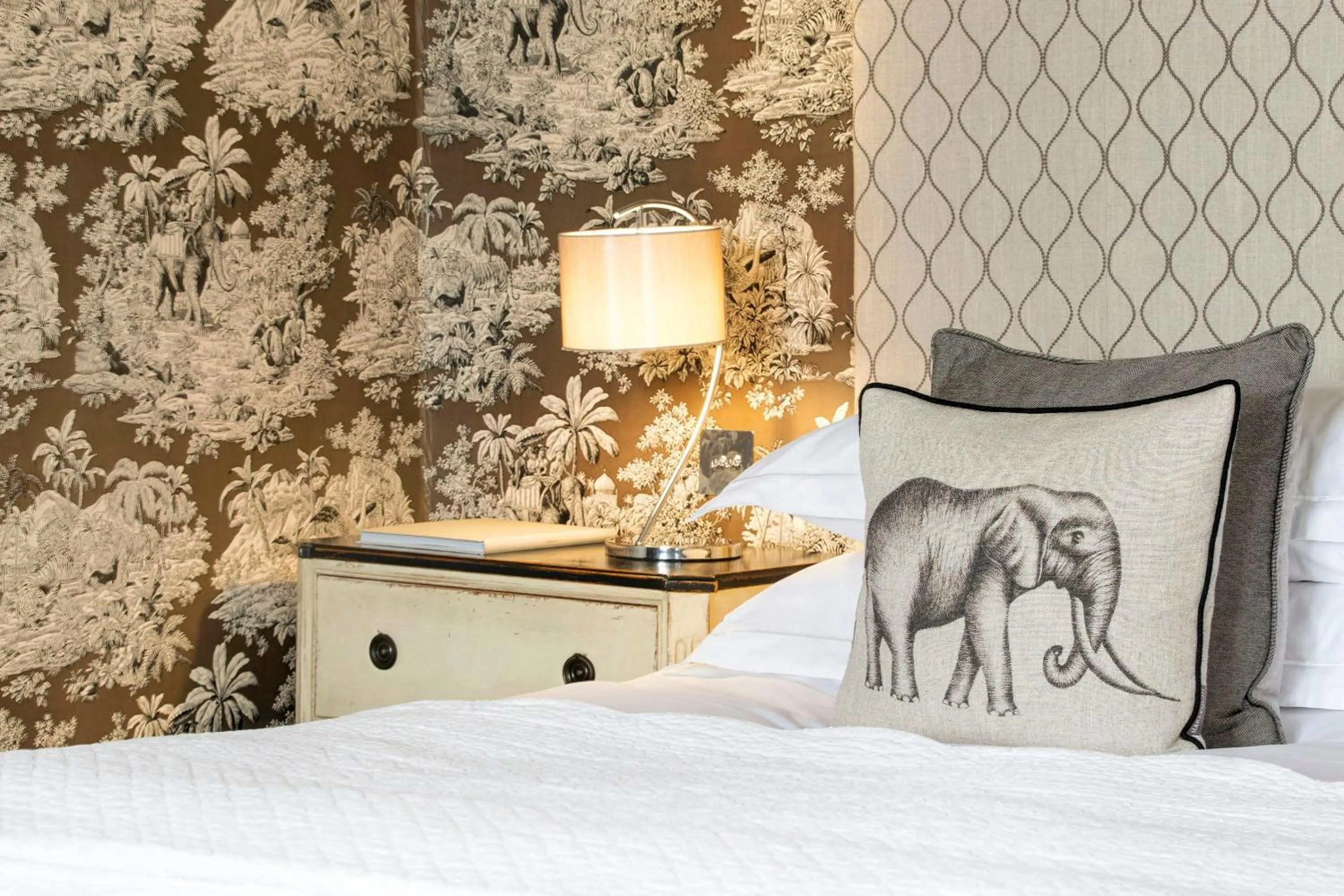 Photo of the whole room, Bed in The Pelham London - Starhotels Collezione