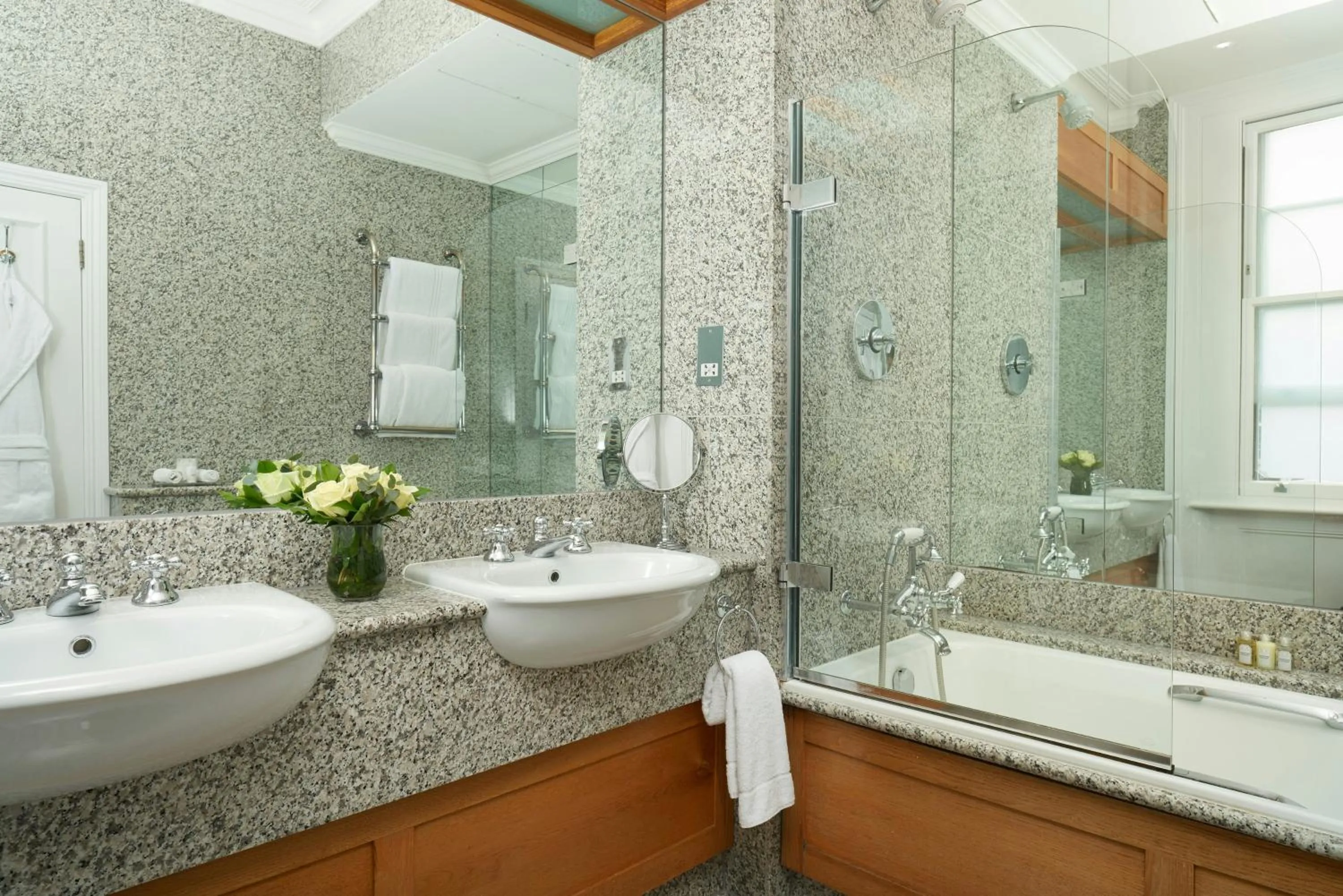 Bathroom in The Pelham London - Starhotels Collezione
