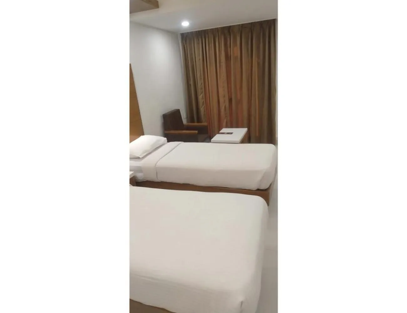 Bed in Hotel Maurya International, Chennai