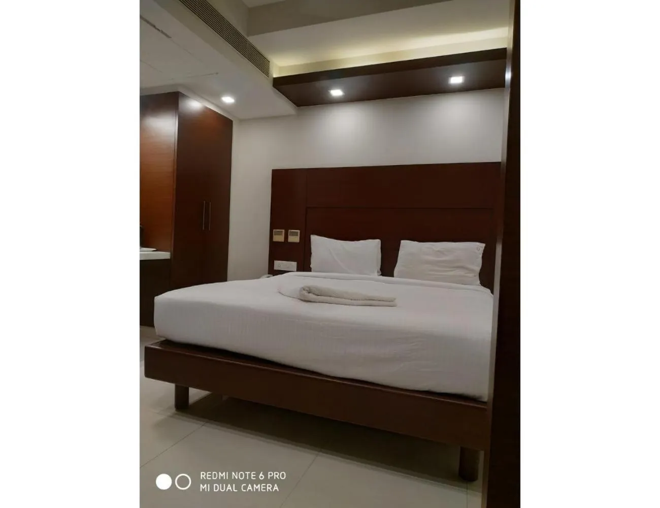 Bed in Hotel Maurya International, Chennai