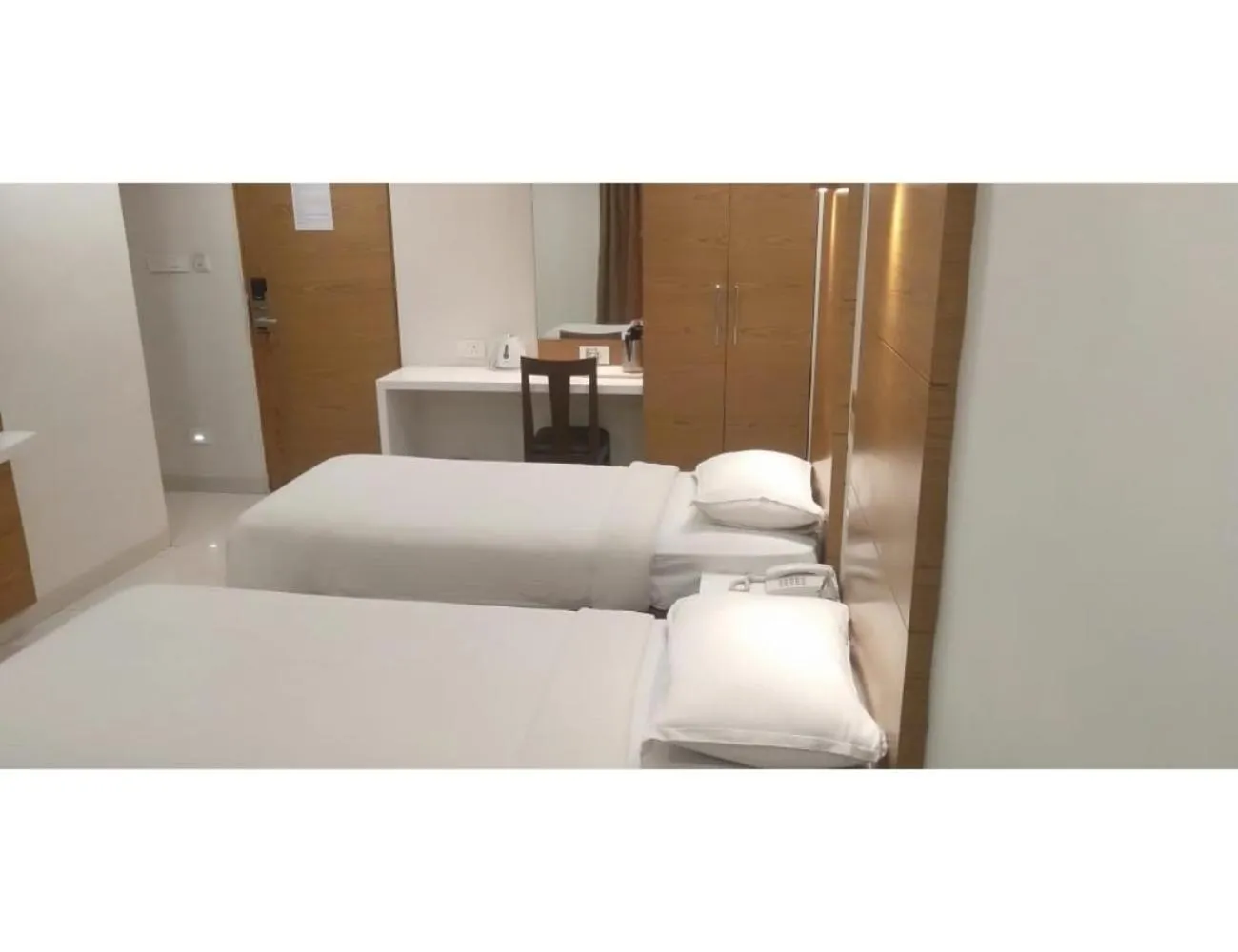 Bed in Hotel Maurya International, Chennai