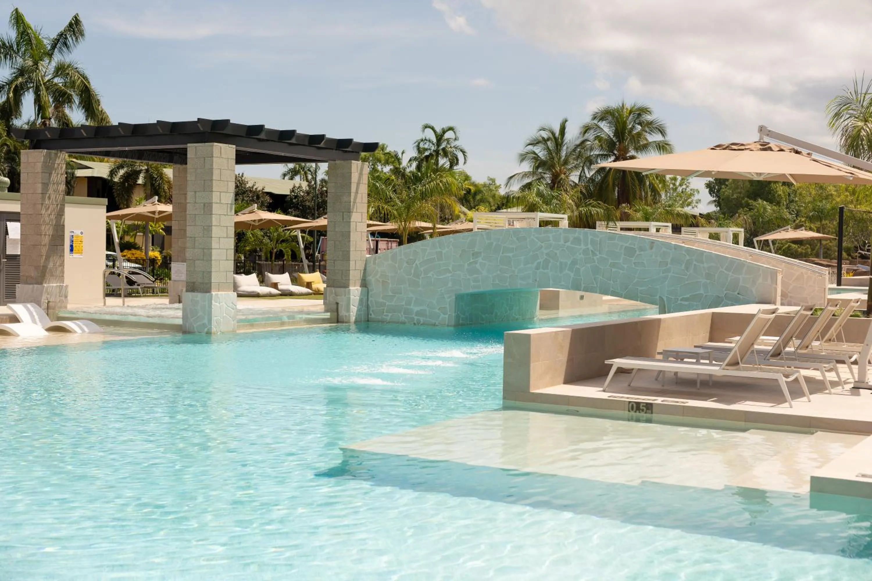 Swimming pool in Ibis Darwin Airport Hotel