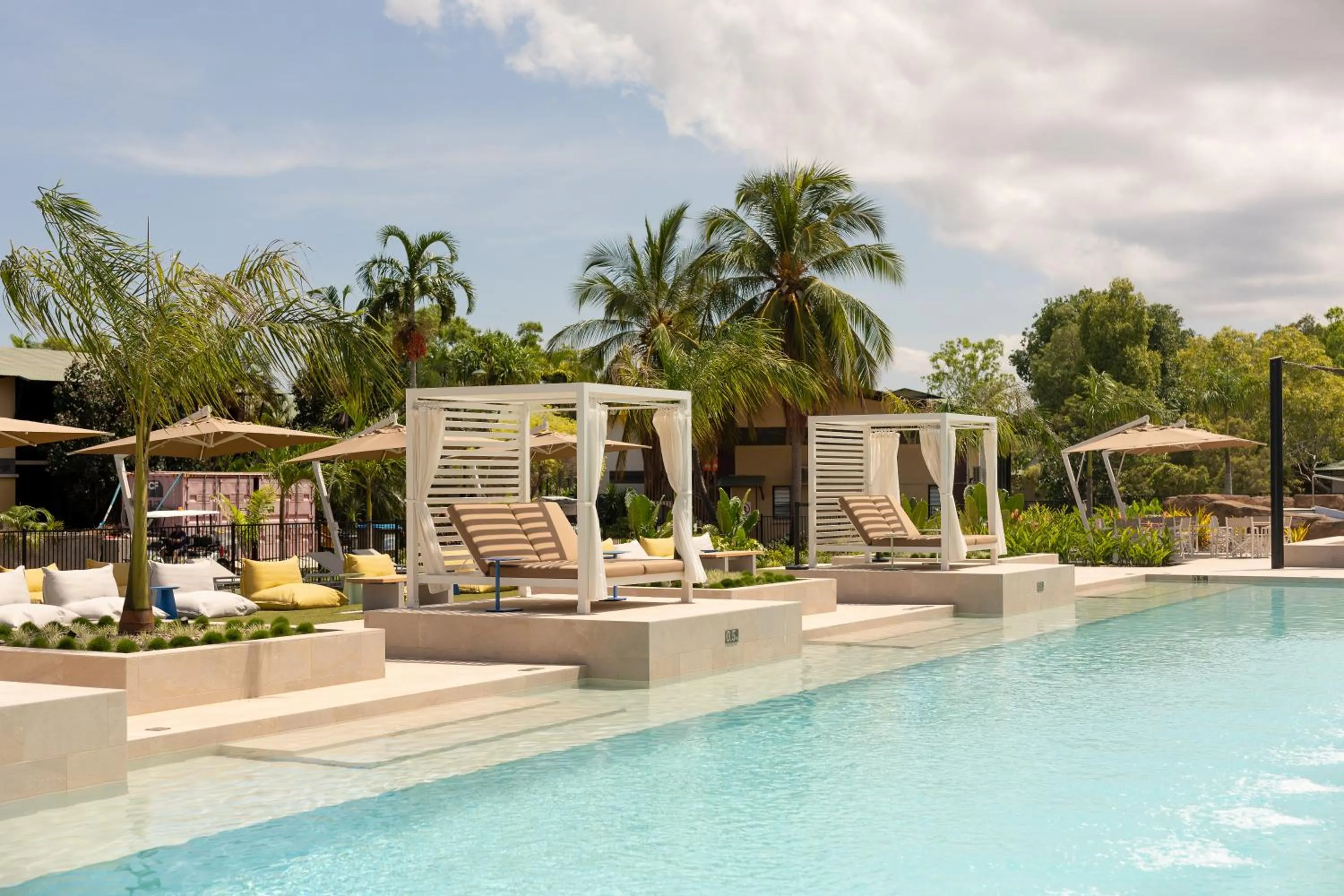 Swimming pool in Ibis Darwin Airport Hotel