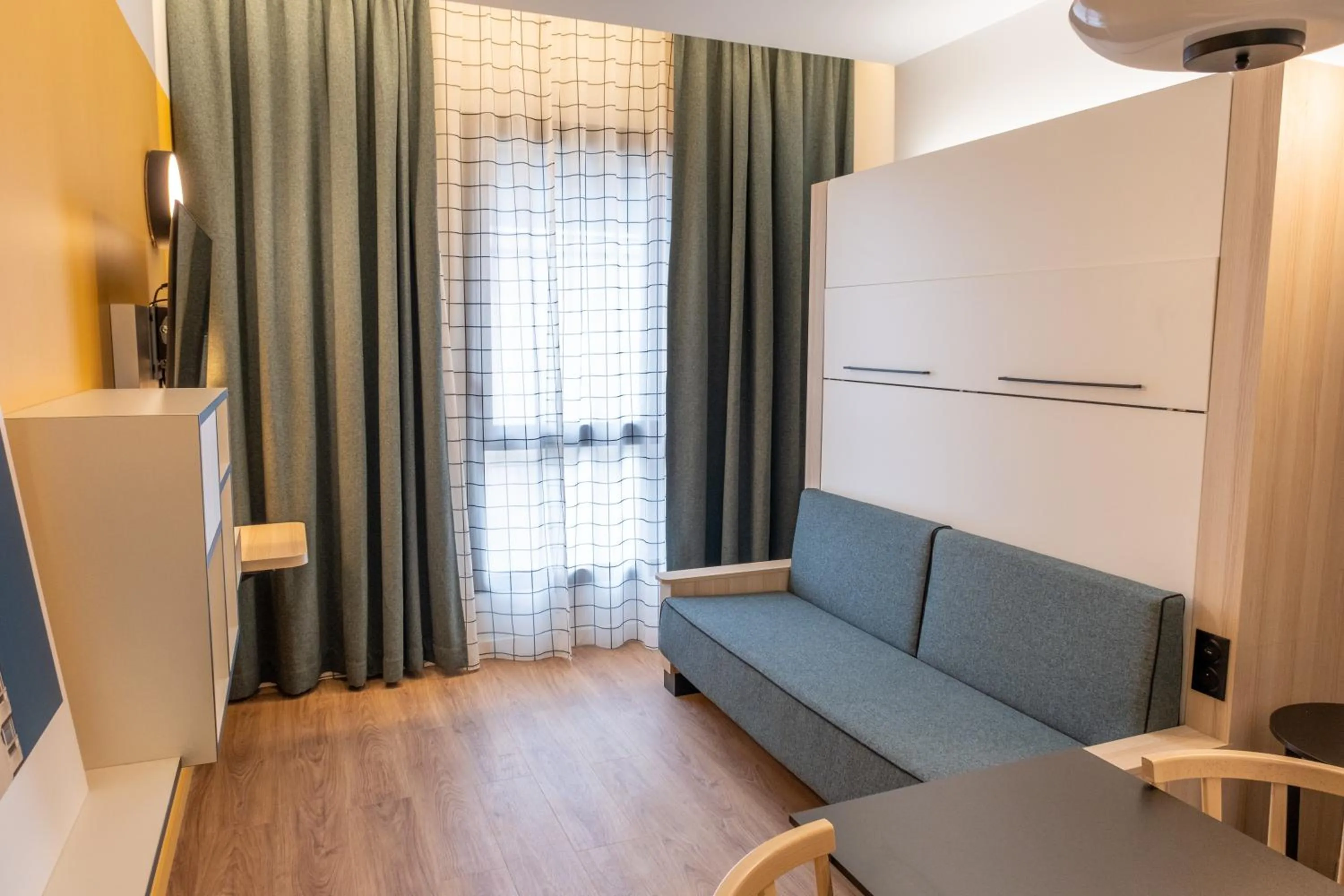 Bed in Aparthotel Adagio Access Rouen Centre Cathédrale