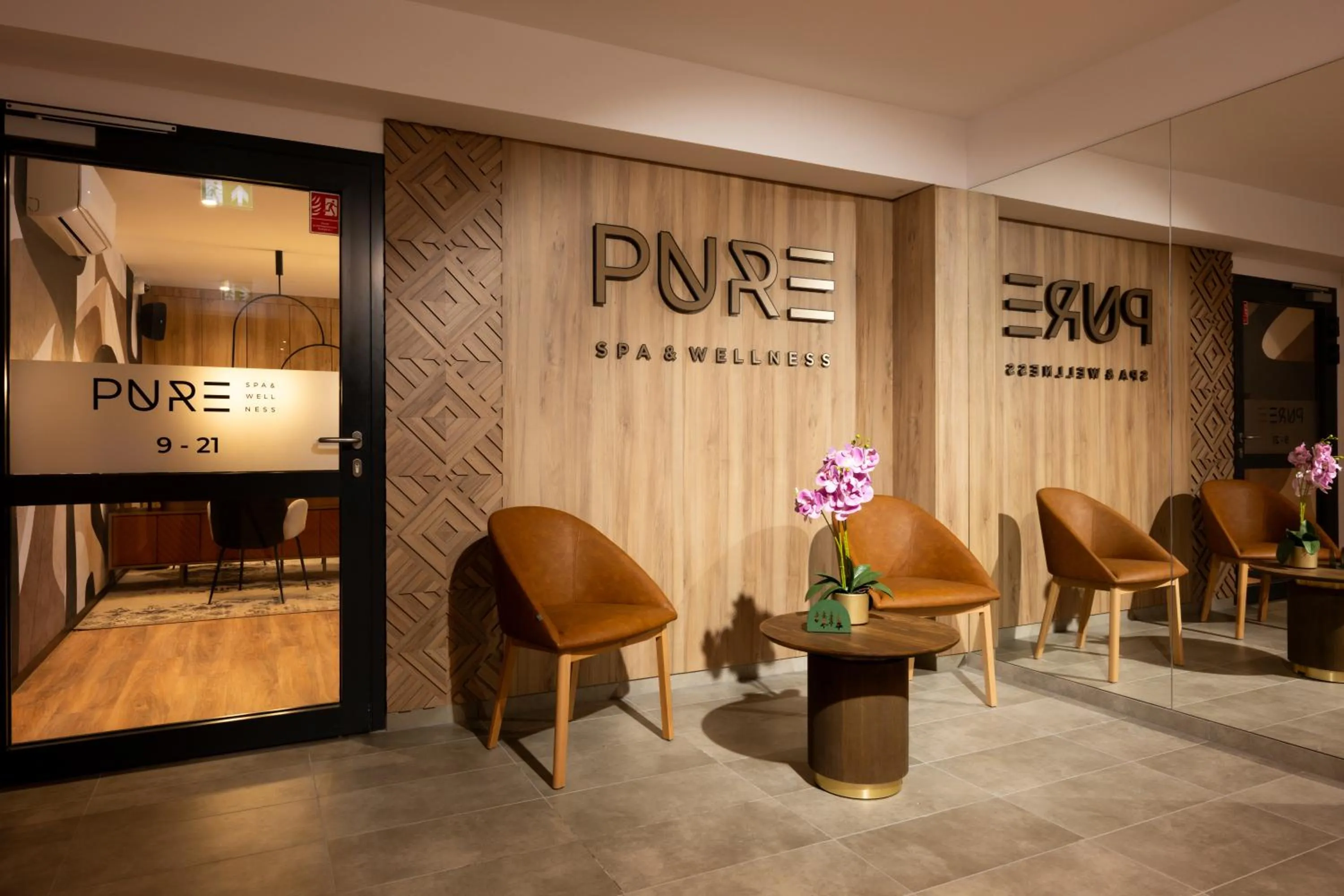 Seating area in Mercure Szczyrk Resort