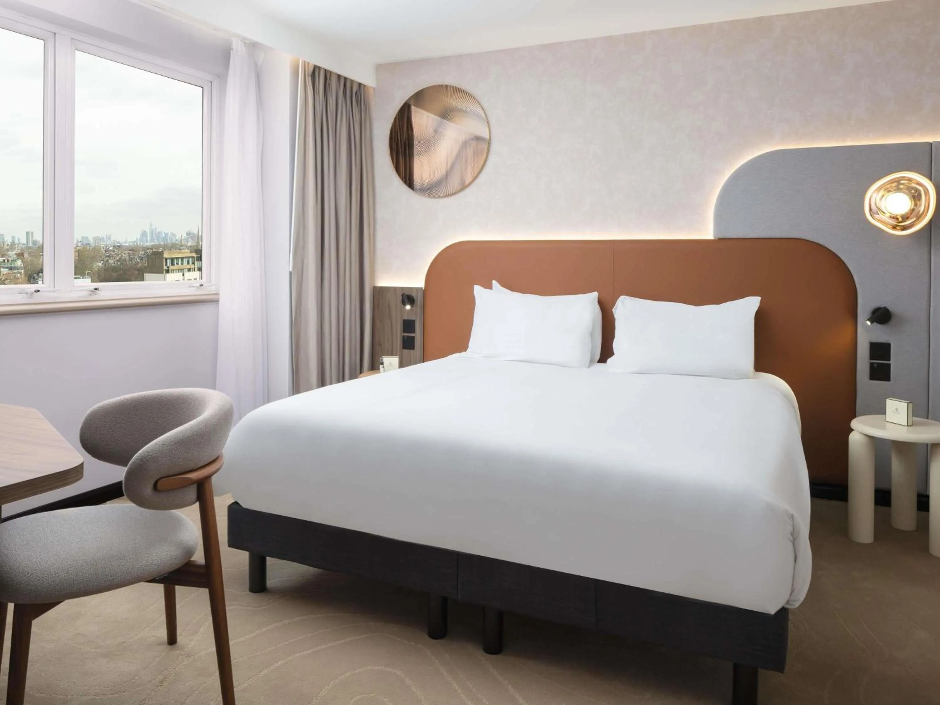 Bedroom, Bed in Mercure London Earls Court