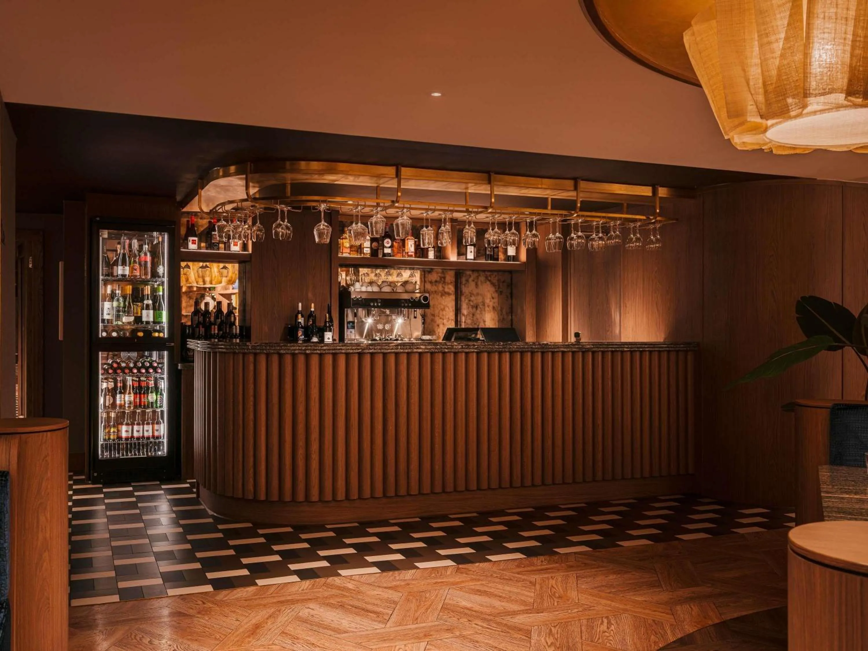 Restaurant/places to eat in Mercure London Earls Court