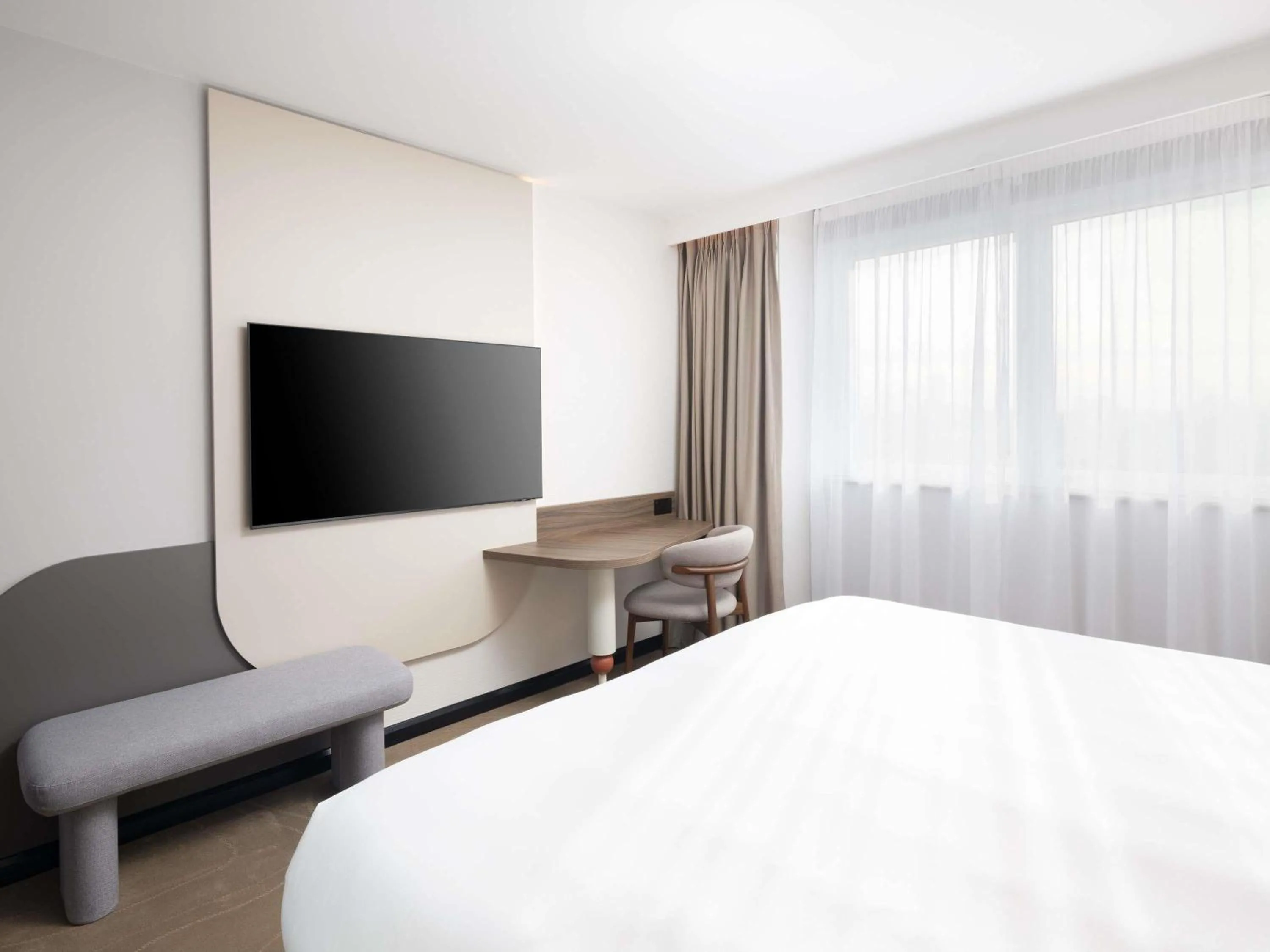 Bedroom, Bed in Mercure London Earls Court