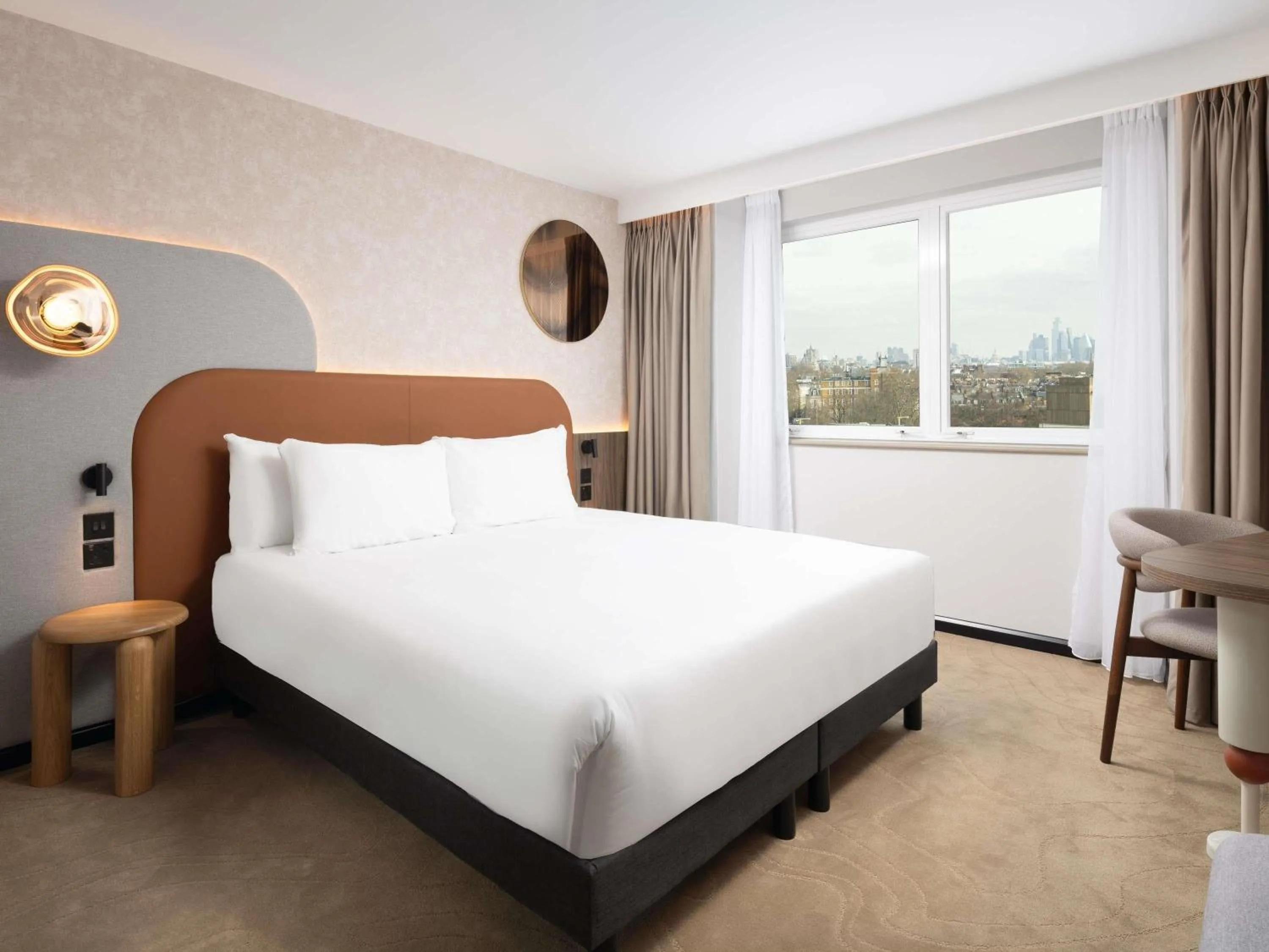 Bedroom, Bed in Mercure London Earls Court