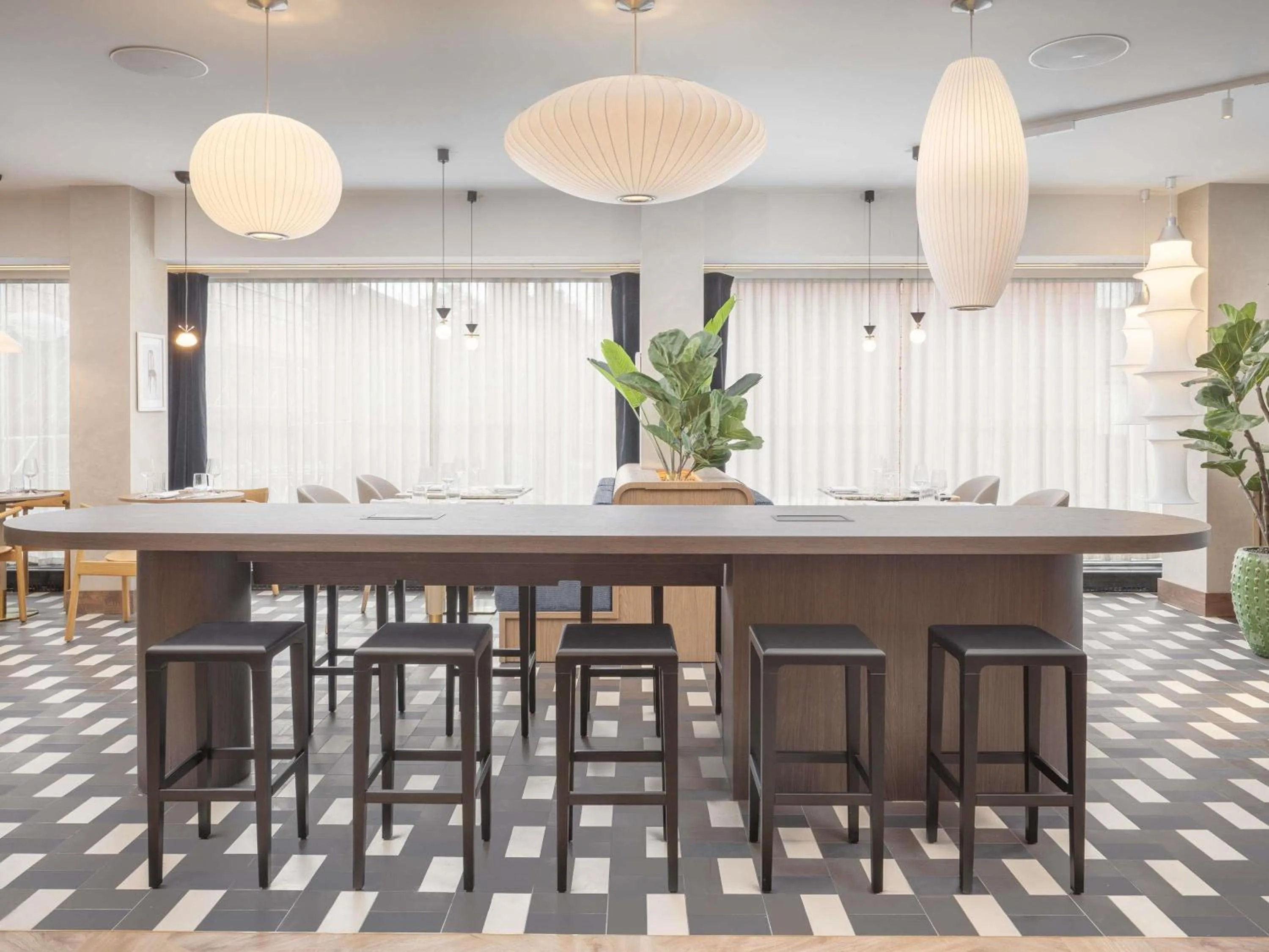 Restaurant/places to eat in Mercure London Earls Court