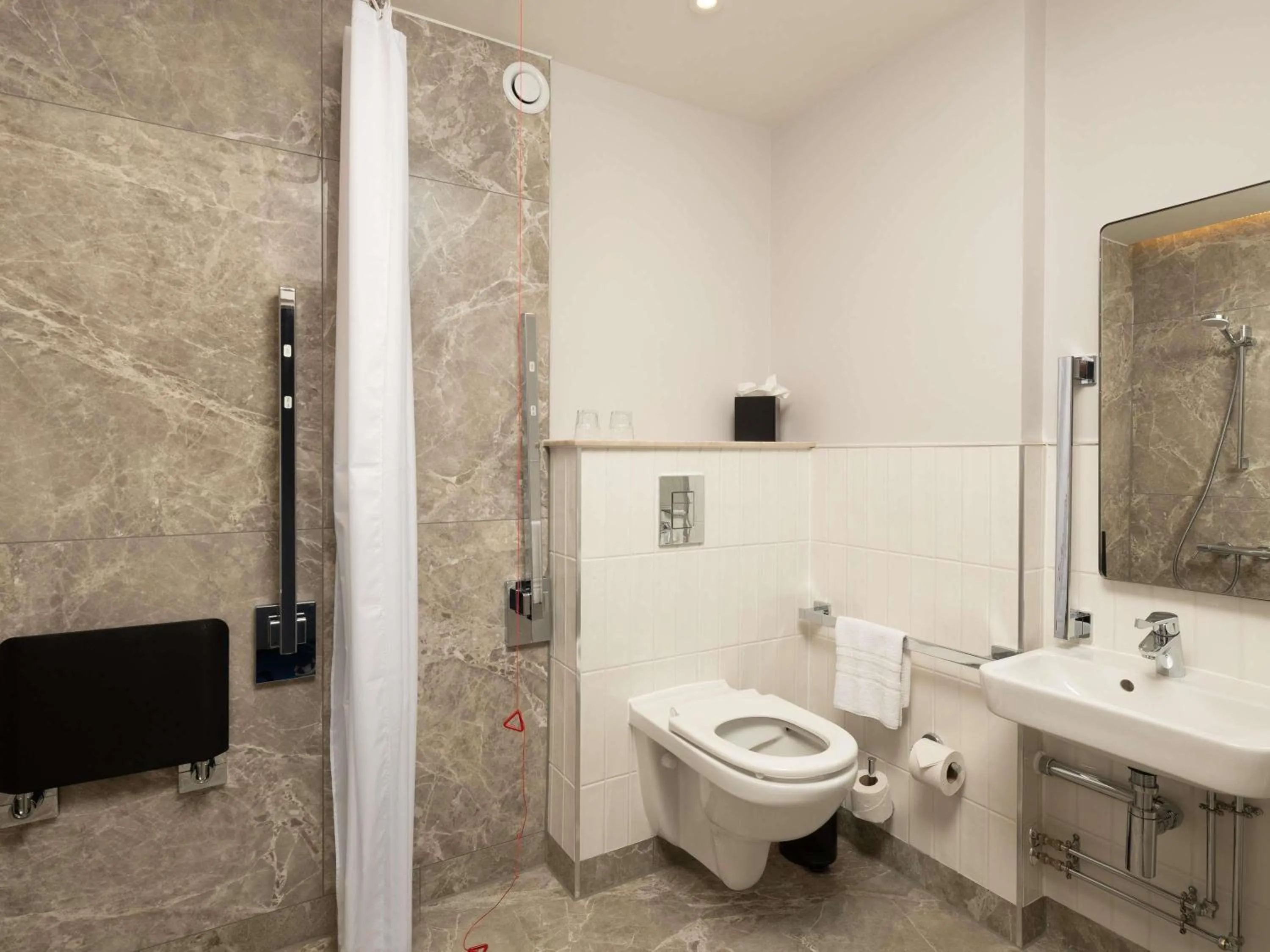 Bedroom in Mercure London Earls Court