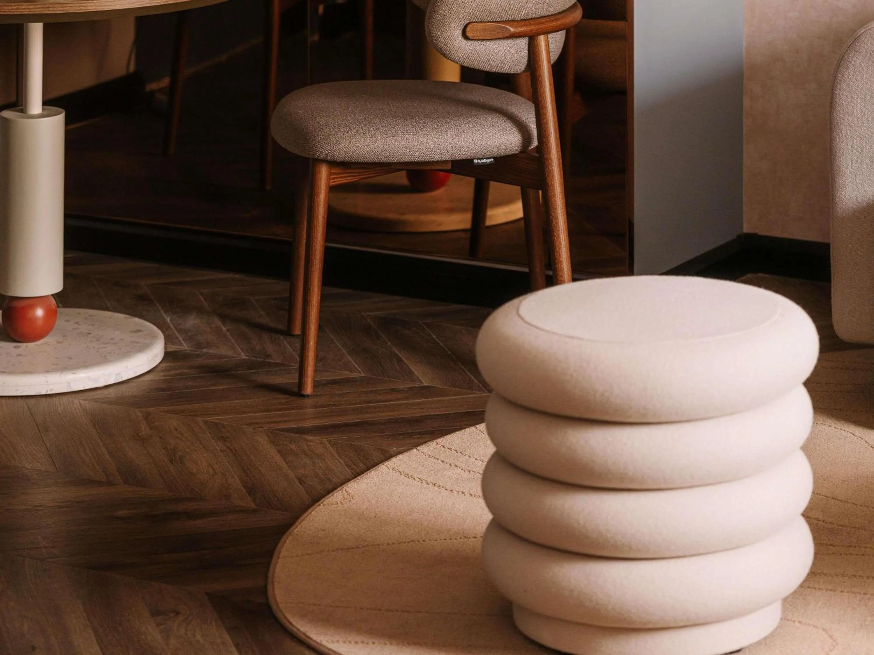 Photo of the whole room in Mercure London Earls Court