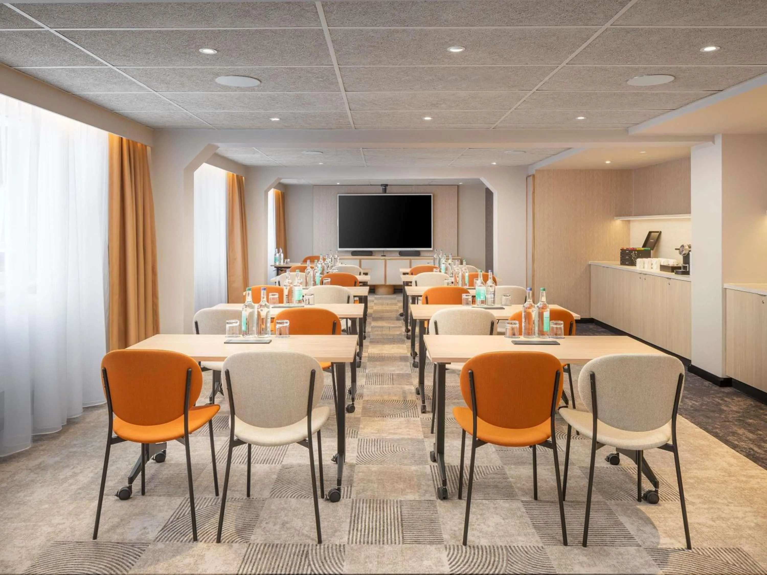Meeting/conference room in Mercure London Earls Court