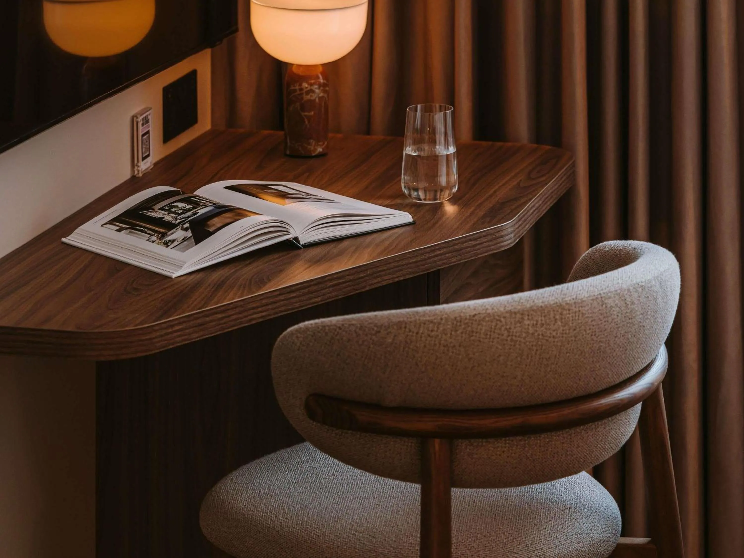 Bedroom in Mercure London Earls Court