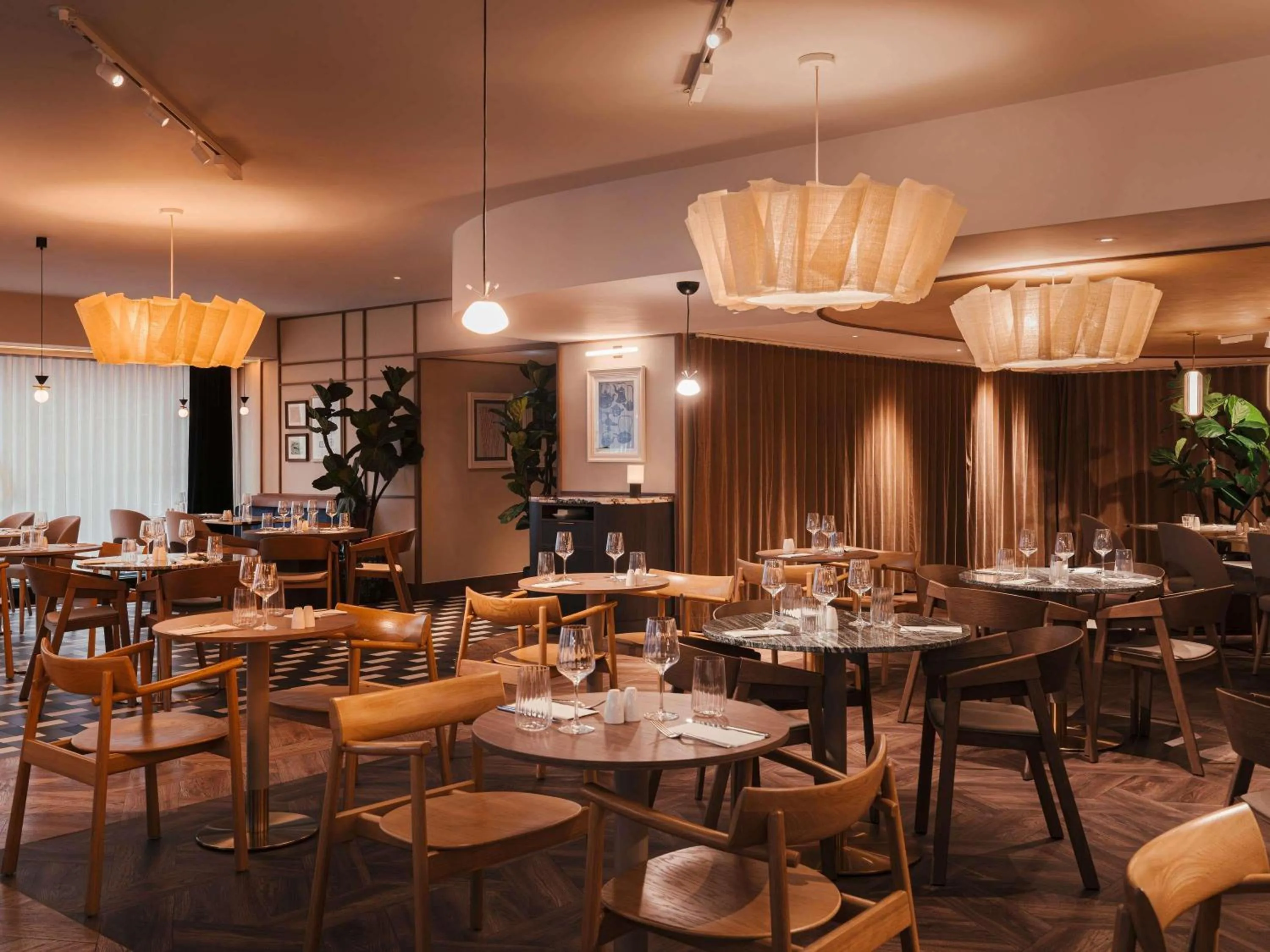 Restaurant/places to eat in Mercure London Earls Court