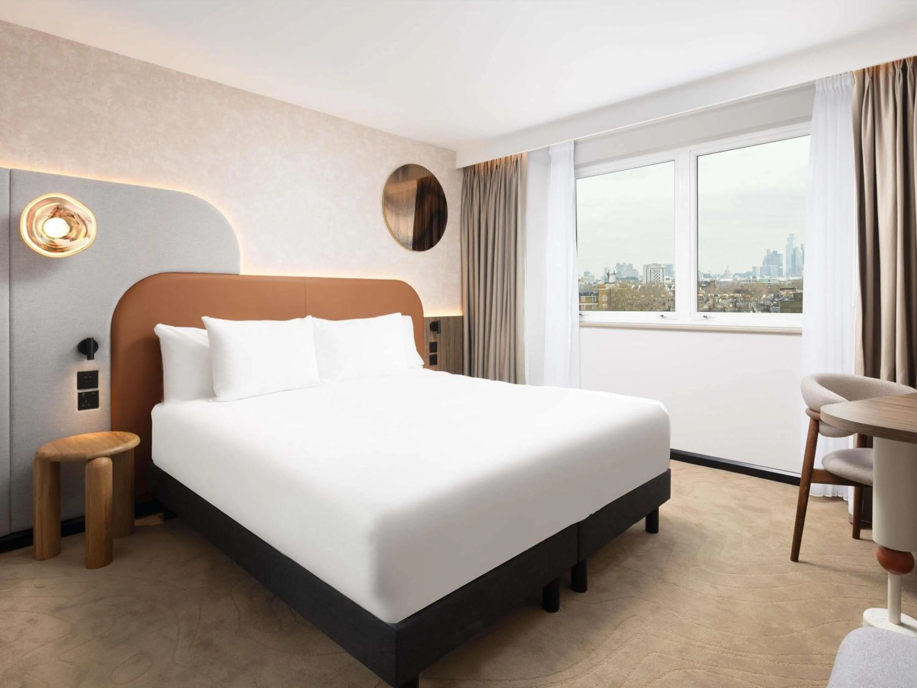 Bedroom, Bed in Mercure London Earls Court