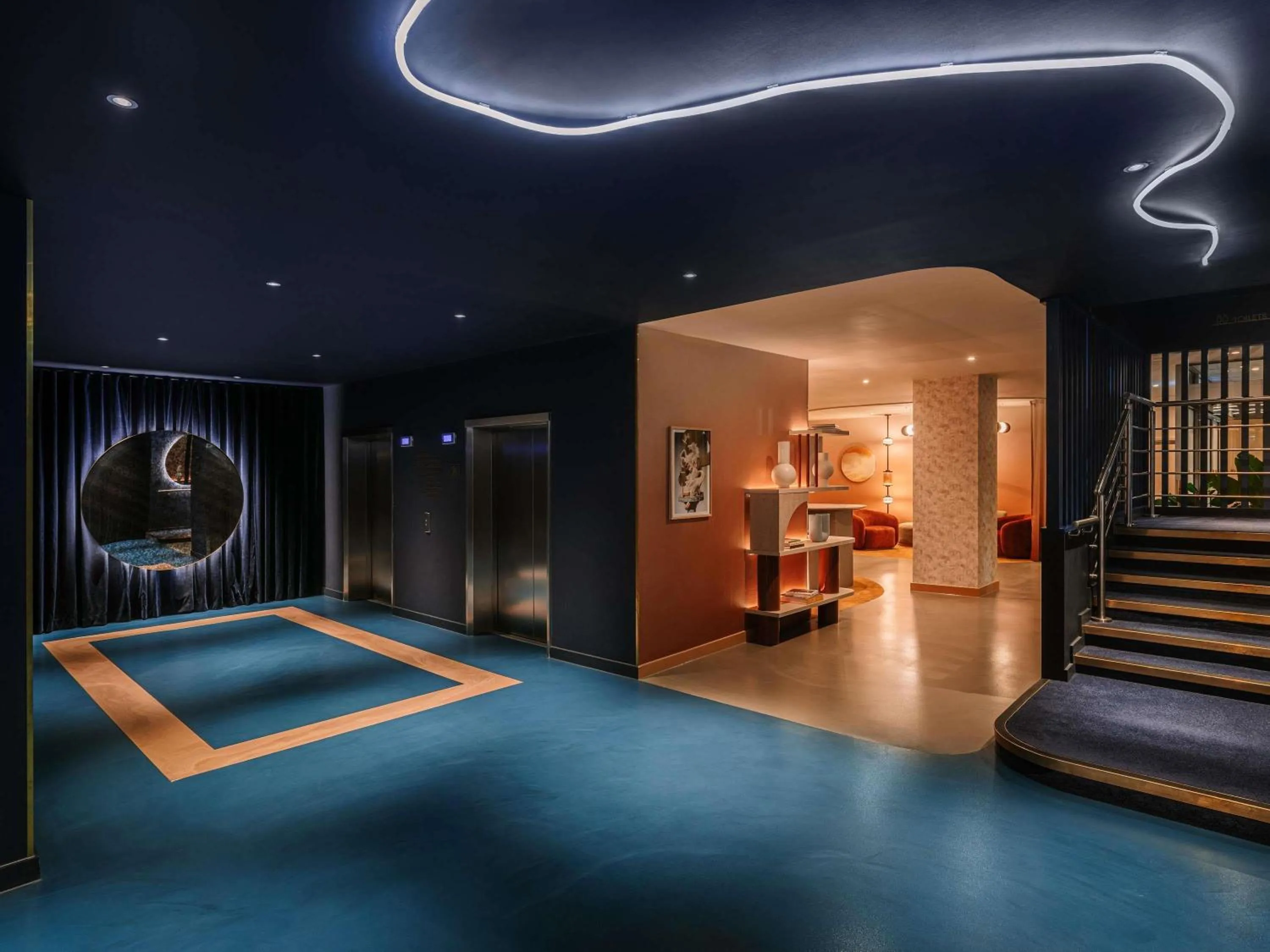 Property building in Mercure London Earls Court