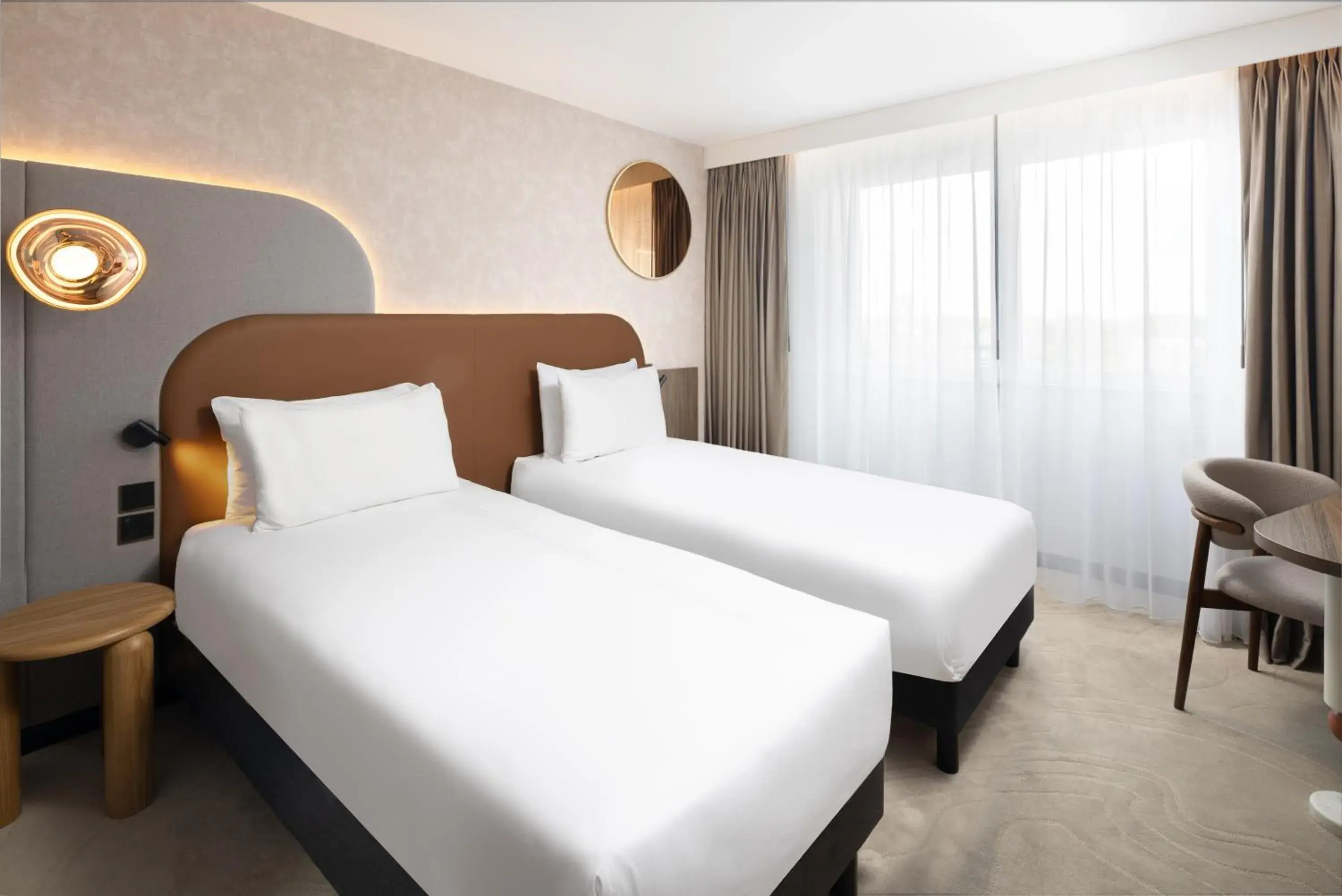 Deluxe Twin Room with Rainfall Shower in Mercure London Earls Court Deluxe Twin Room with Rainfall Shower in Mercure London Earls Court