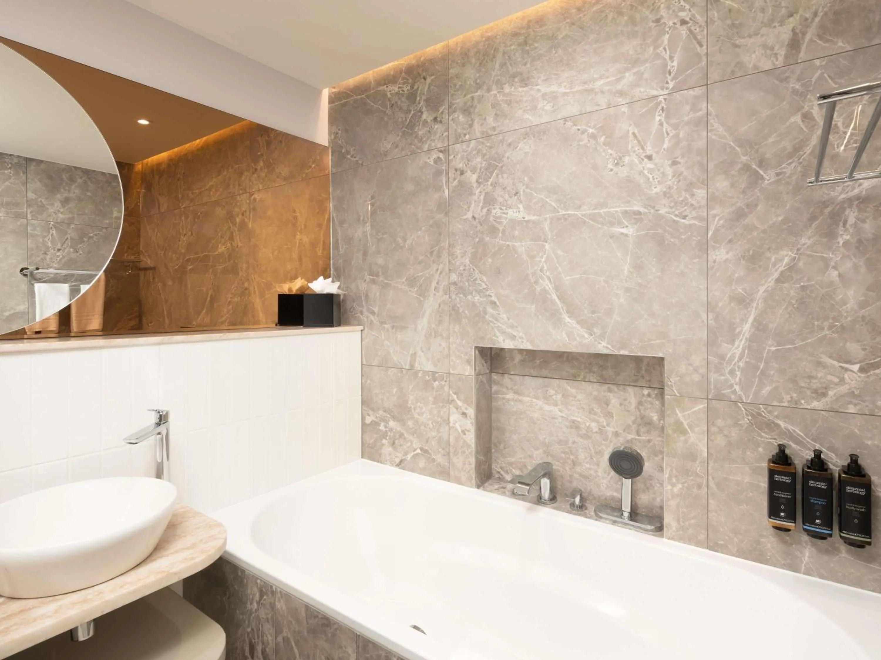 Bedroom in Mercure London Earls Court