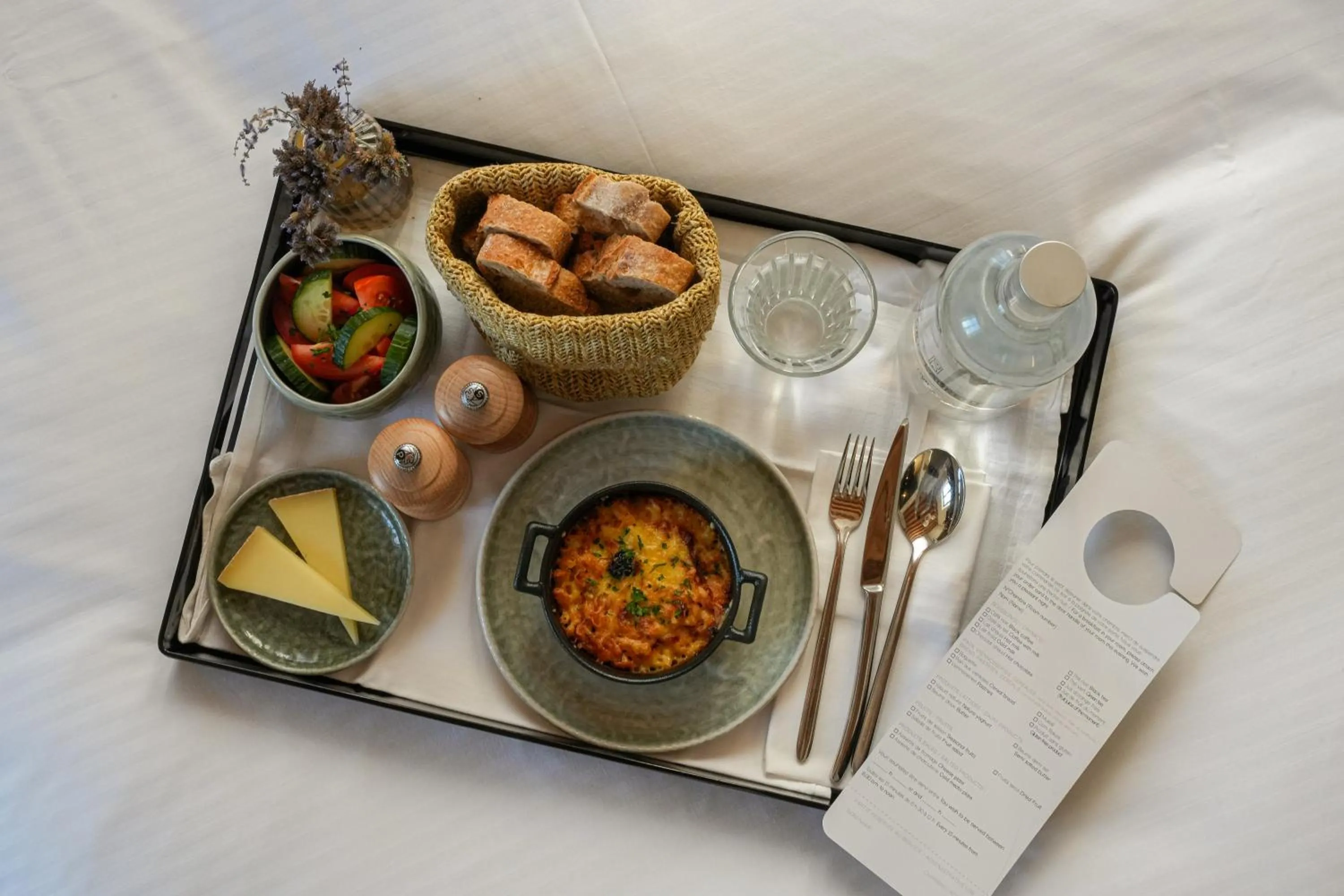 room service in Hôtel Fort St Laurent Lyon - Handwritten Collection