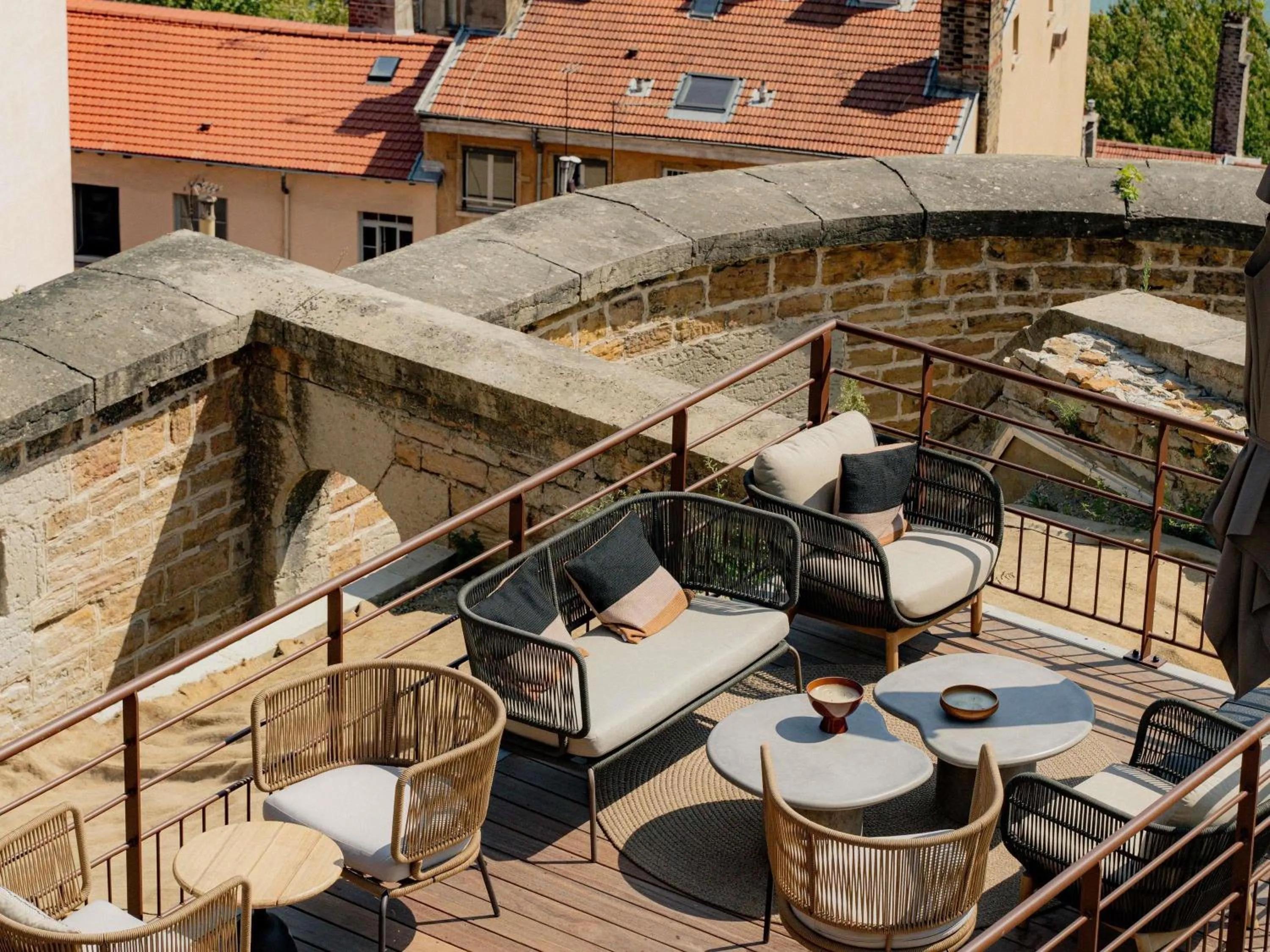 Property building in Hôtel Fort St Laurent Lyon - Handwritten Collection