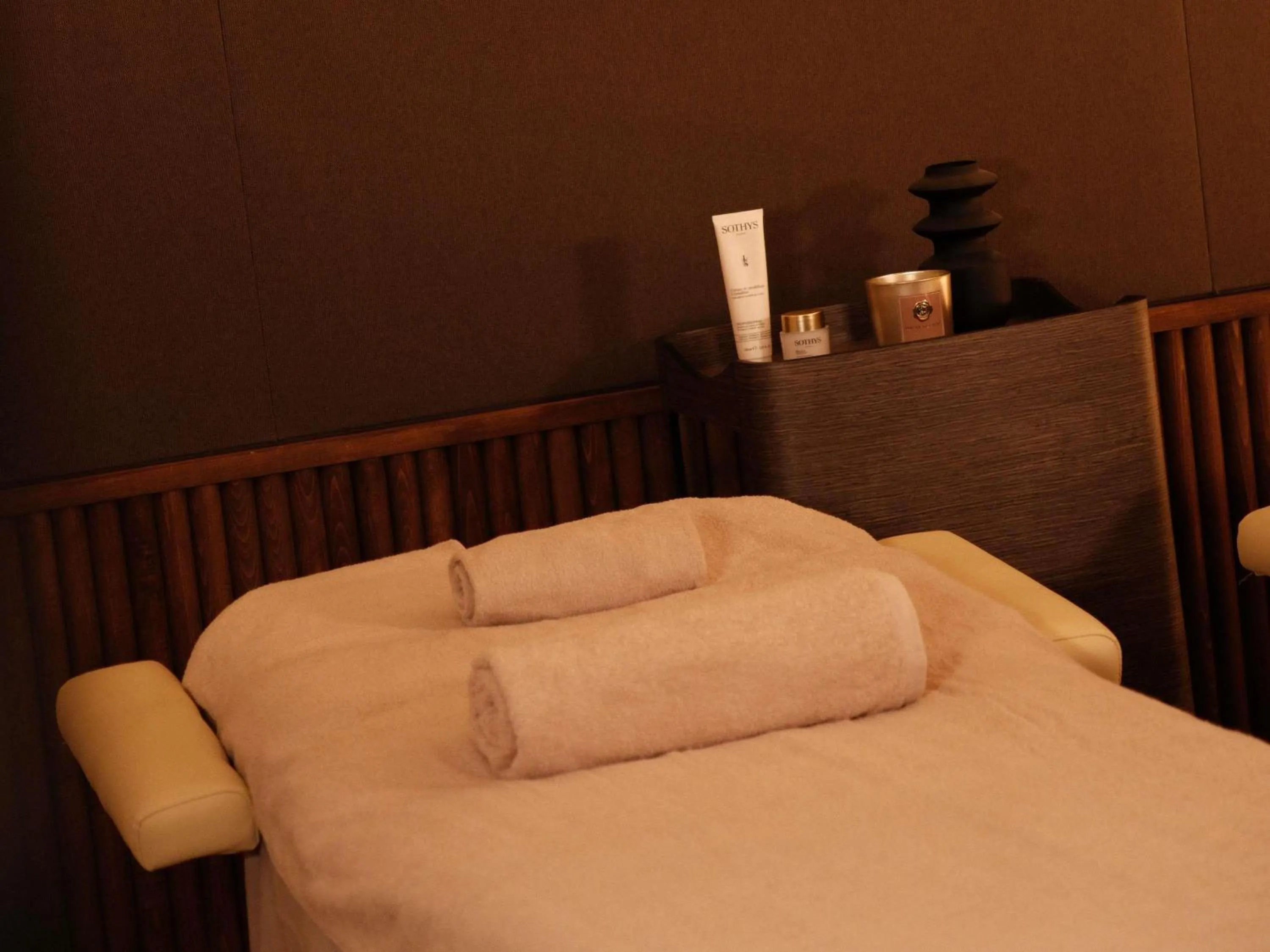 Other, Bed in Hôtel Fort St Laurent Lyon - Handwritten Collection