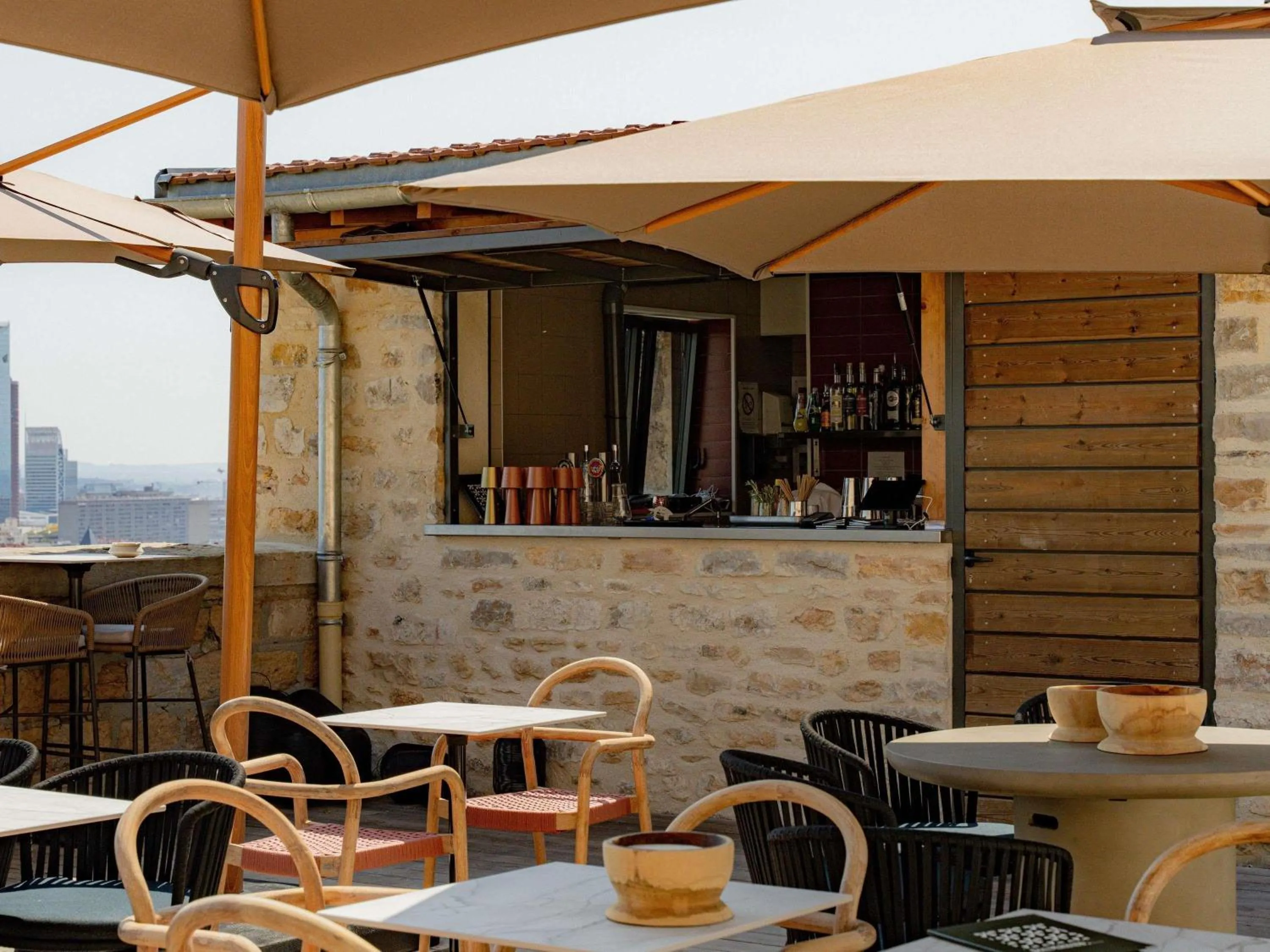 Lounge or bar in Hôtel Fort St Laurent Lyon - Handwritten Collection