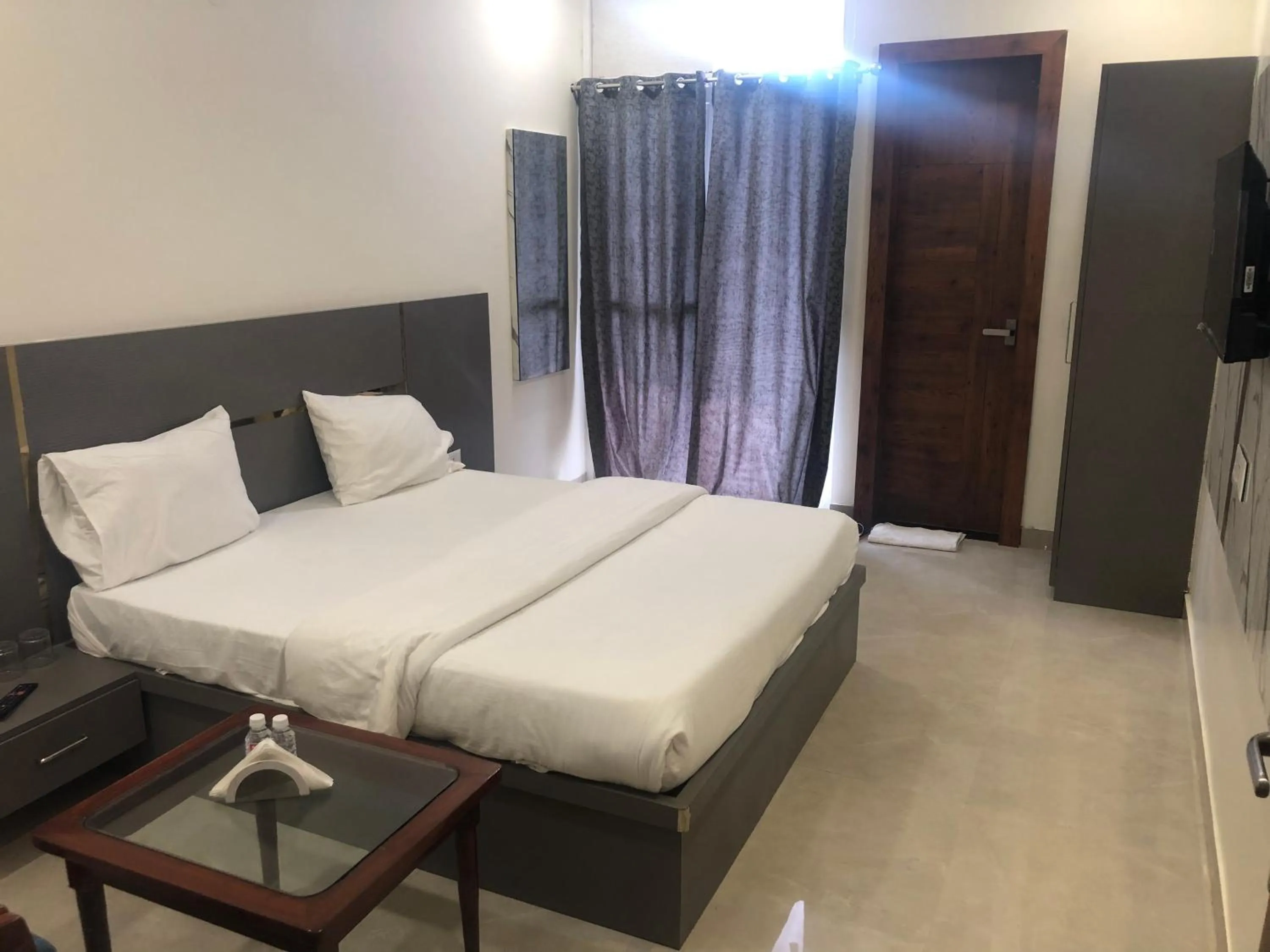 Bed in C T Heights Inn