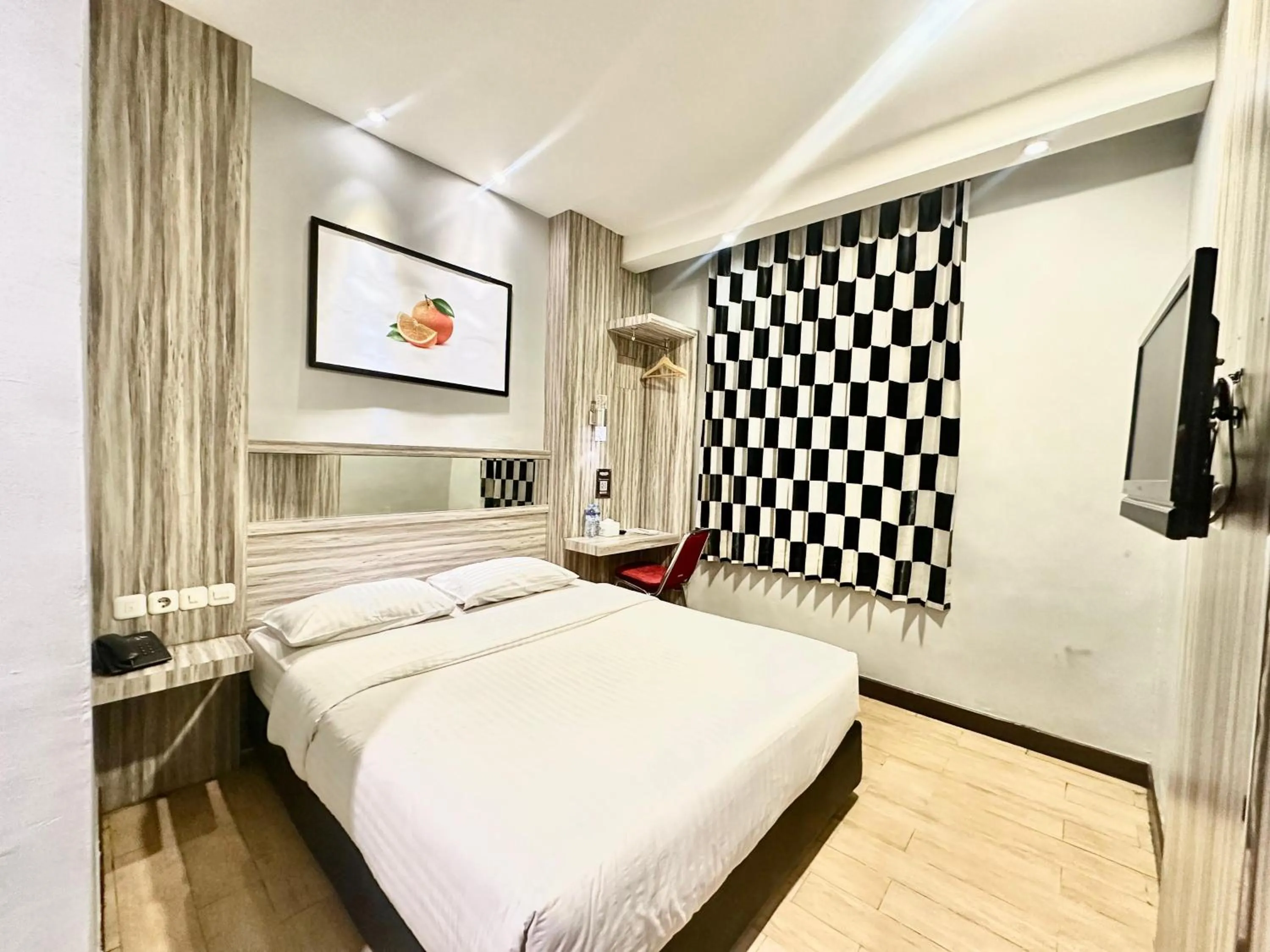 Photo of the whole room, Bed in My Home Hotel Pontianak