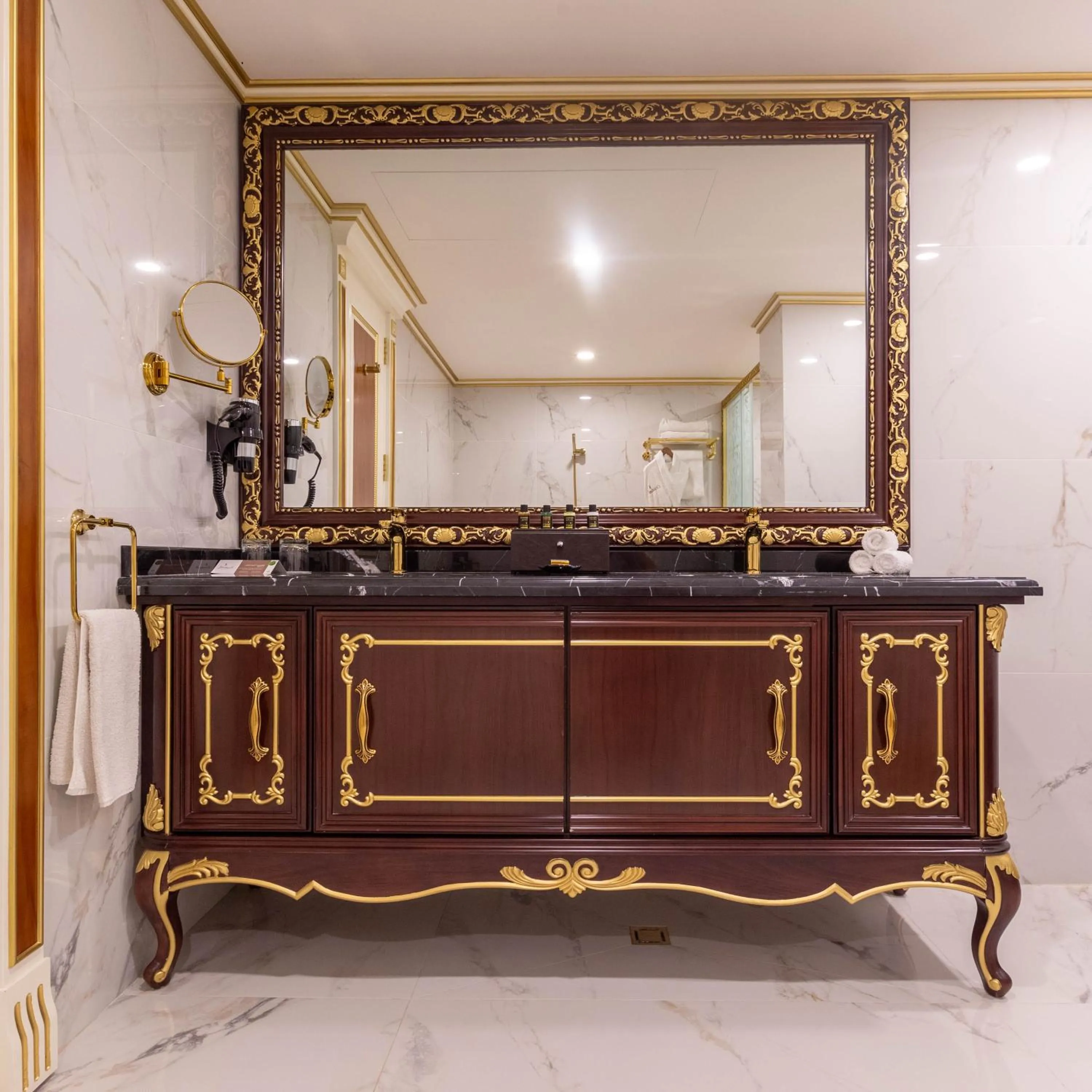 Bathroom in Cristal Erbil Hotel