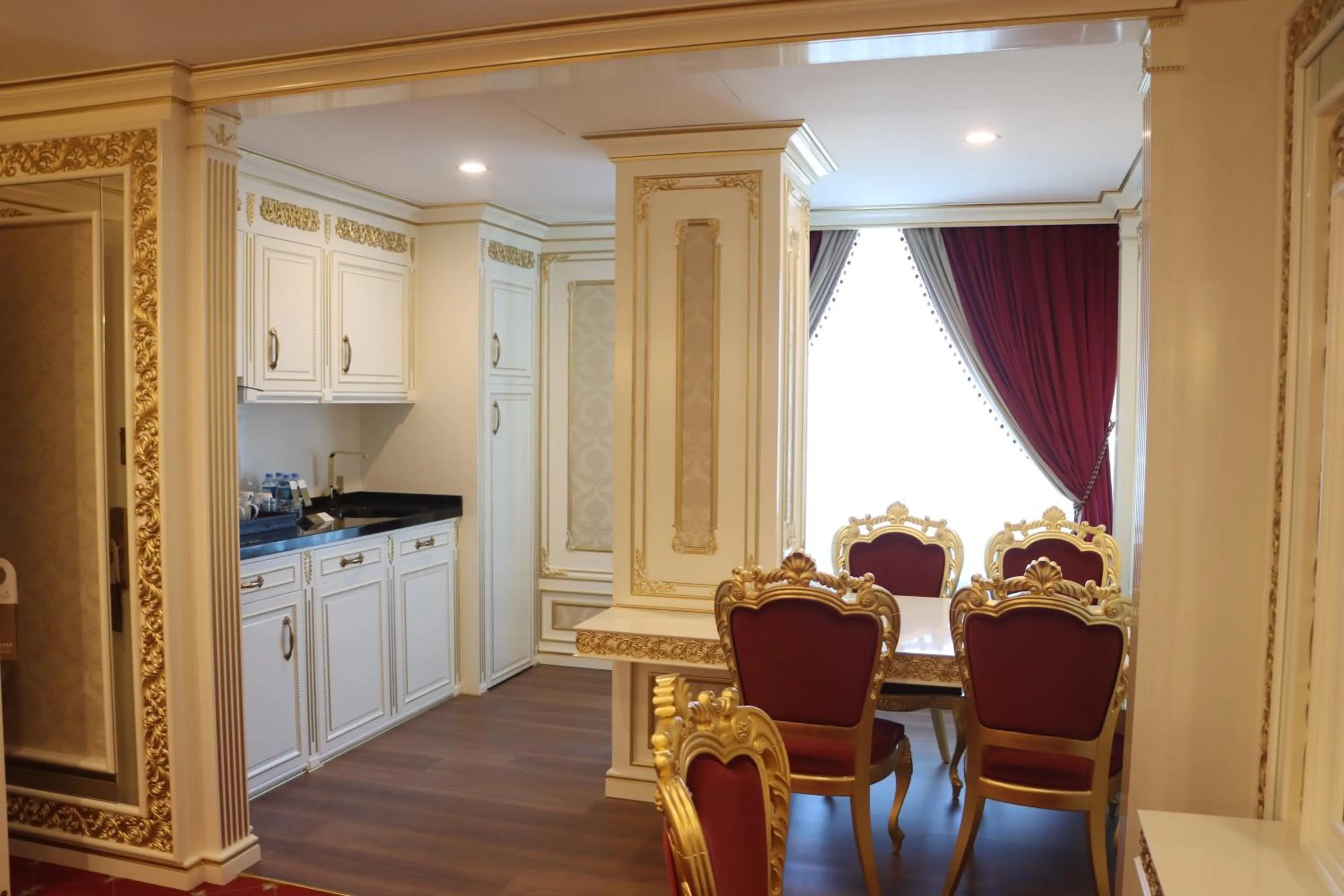 Kitchen or kitchenette in Cristal Erbil Hotel