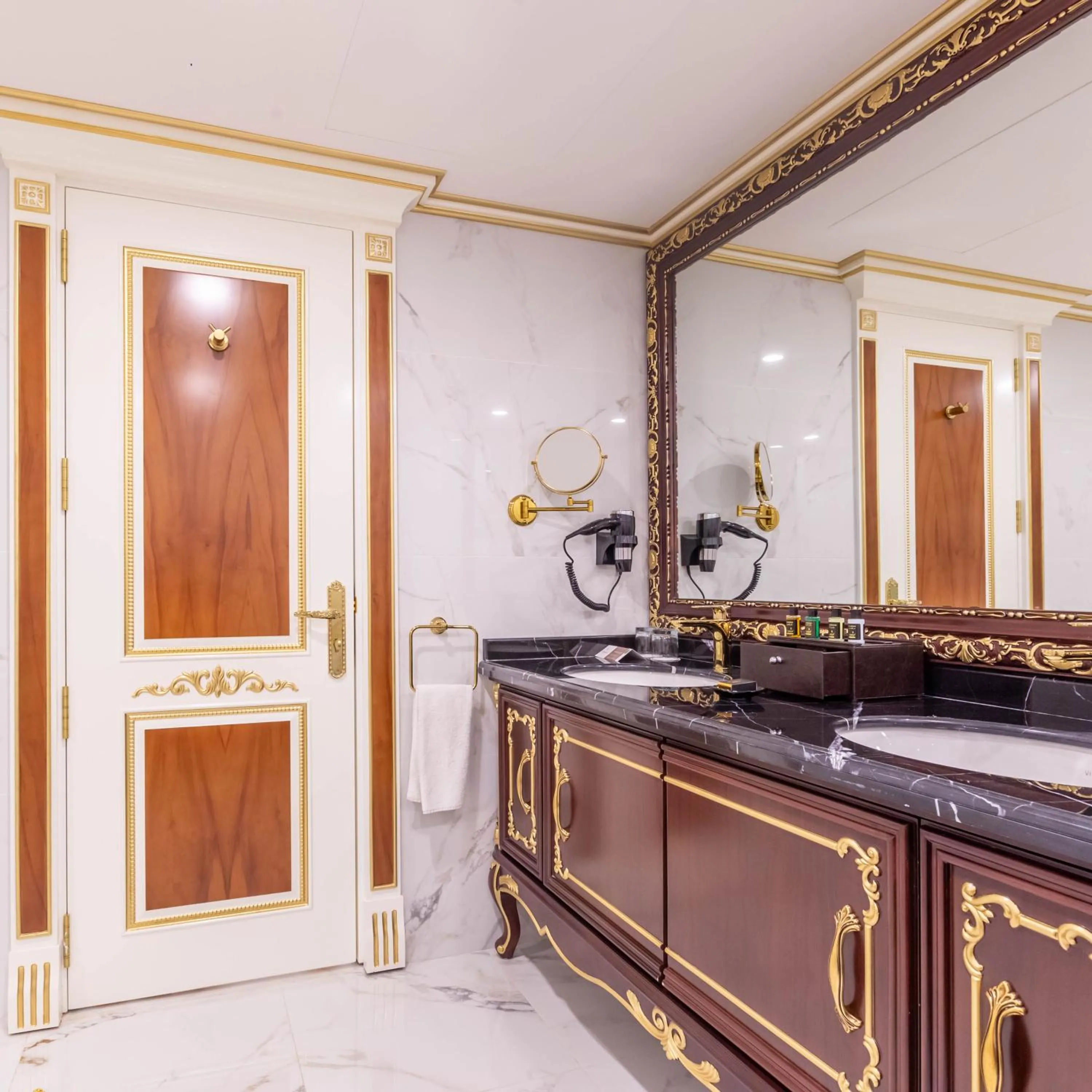 Bathroom in Cristal Erbil Hotel