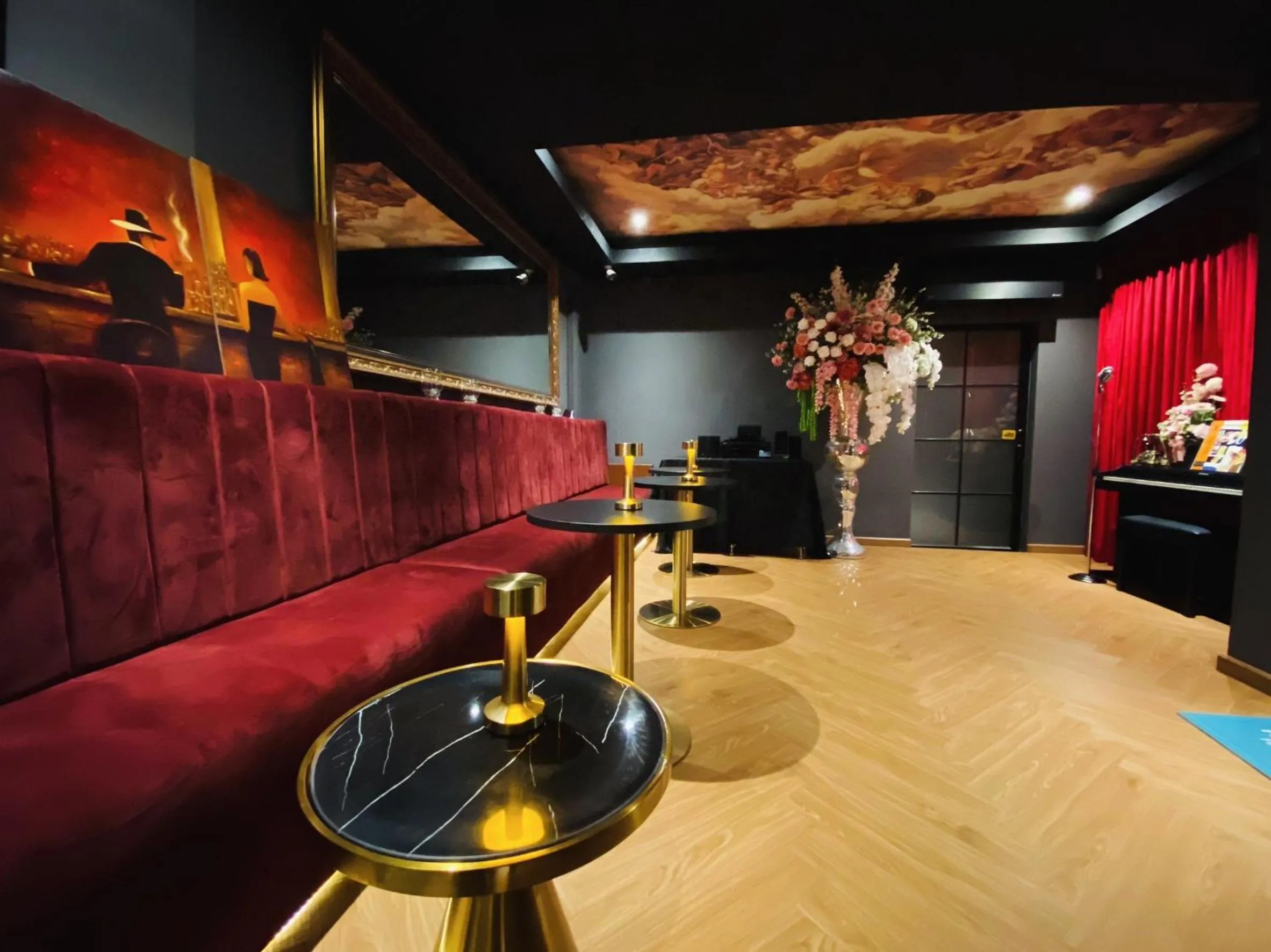 Lounge or bar in Kamala Havana Hotel and Cafe