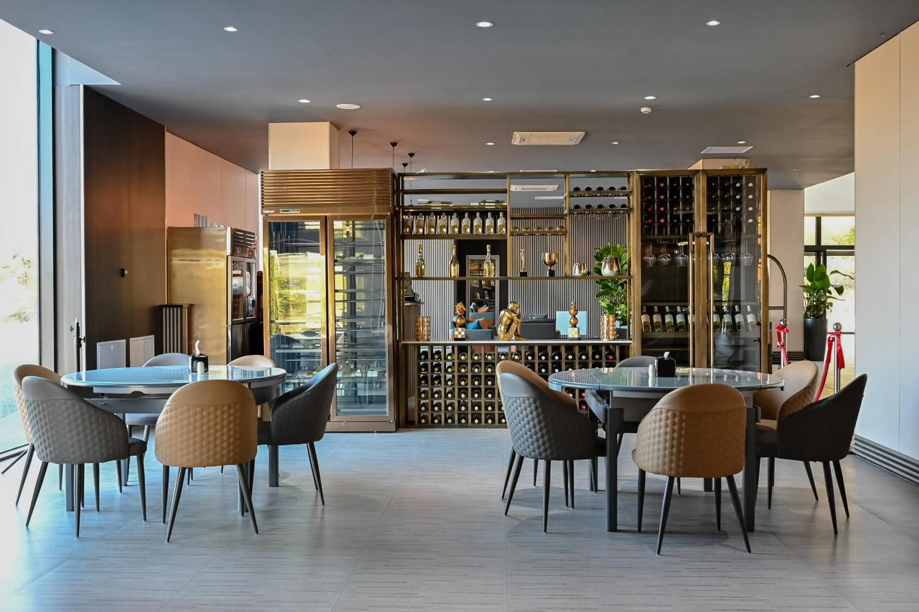 Restaurant/places to eat in Grey Star Hotel