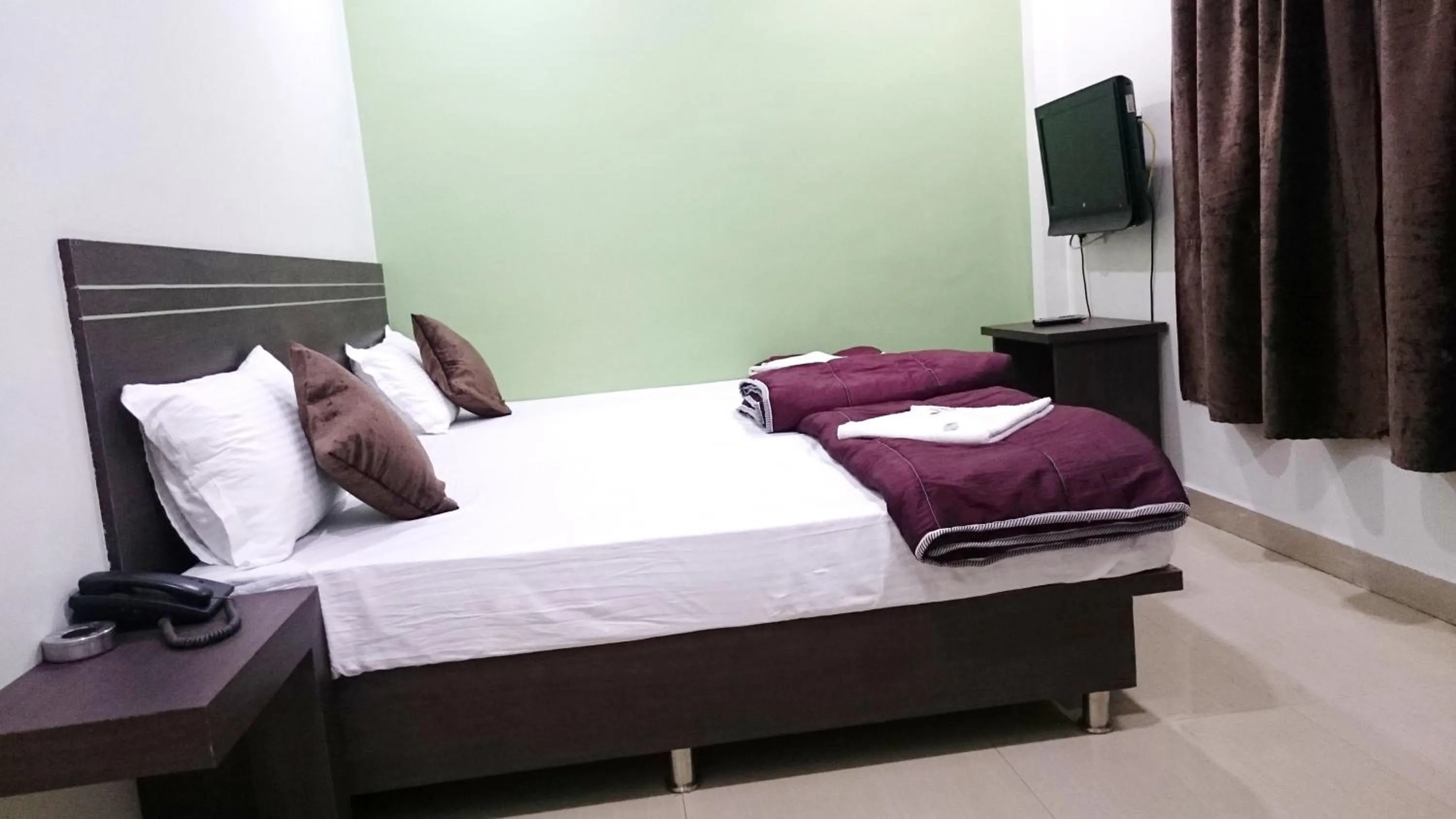 cot, Bed in Hotel Preetam Aurangabad