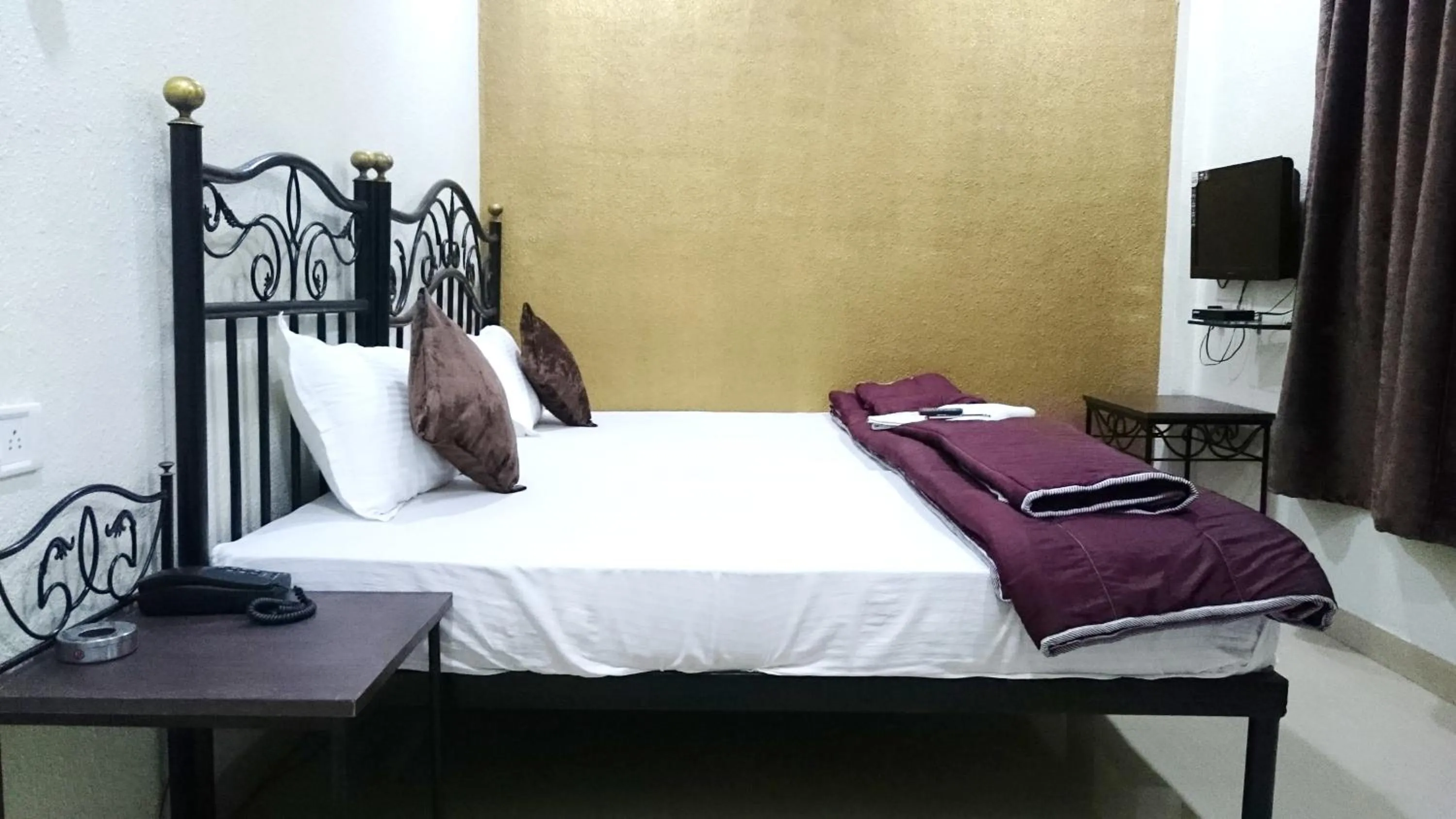 Bed in Hotel Preetam Aurangabad
