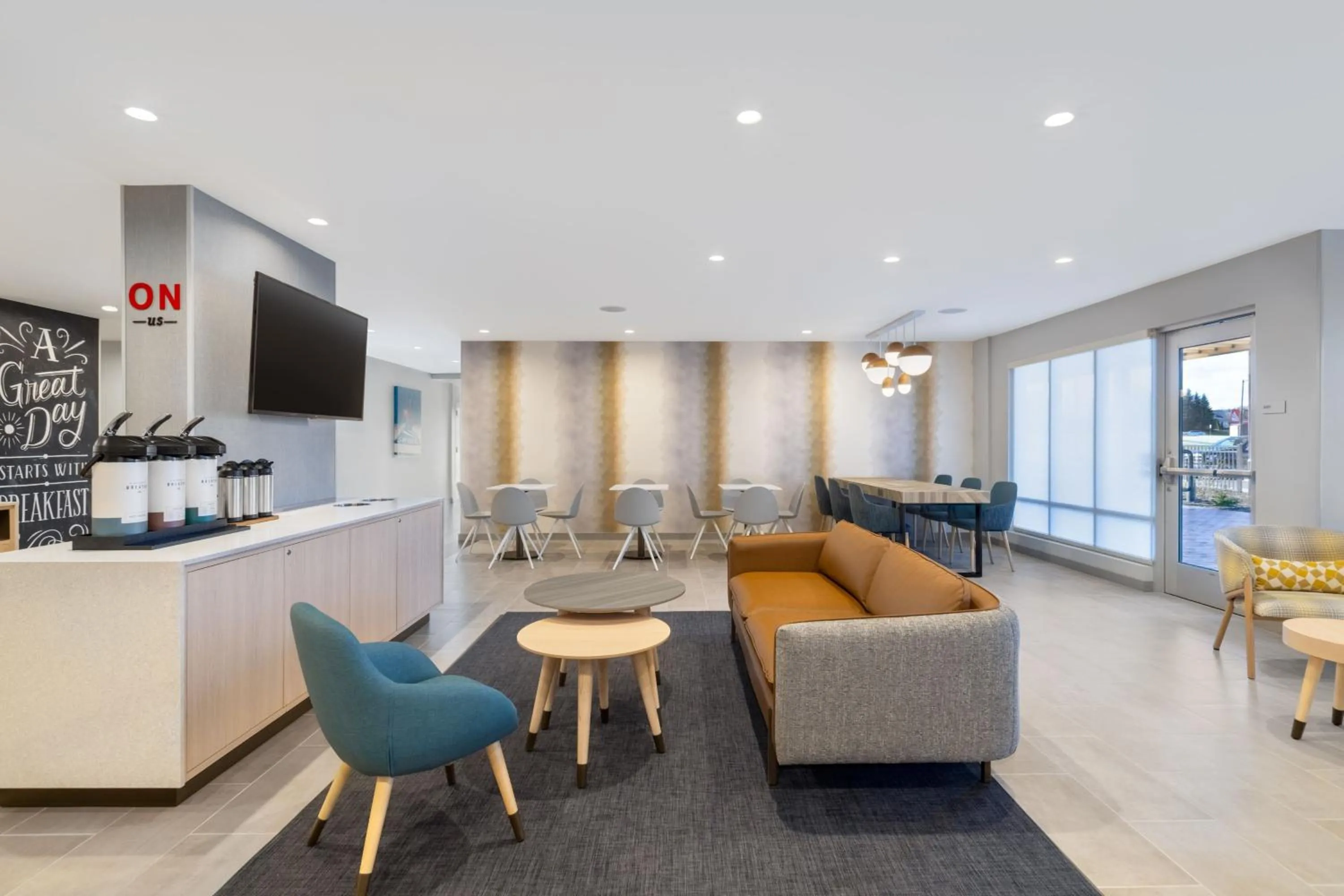 Breakfast in TownePlace Suites by Marriott Geneva at SPIRE Academy