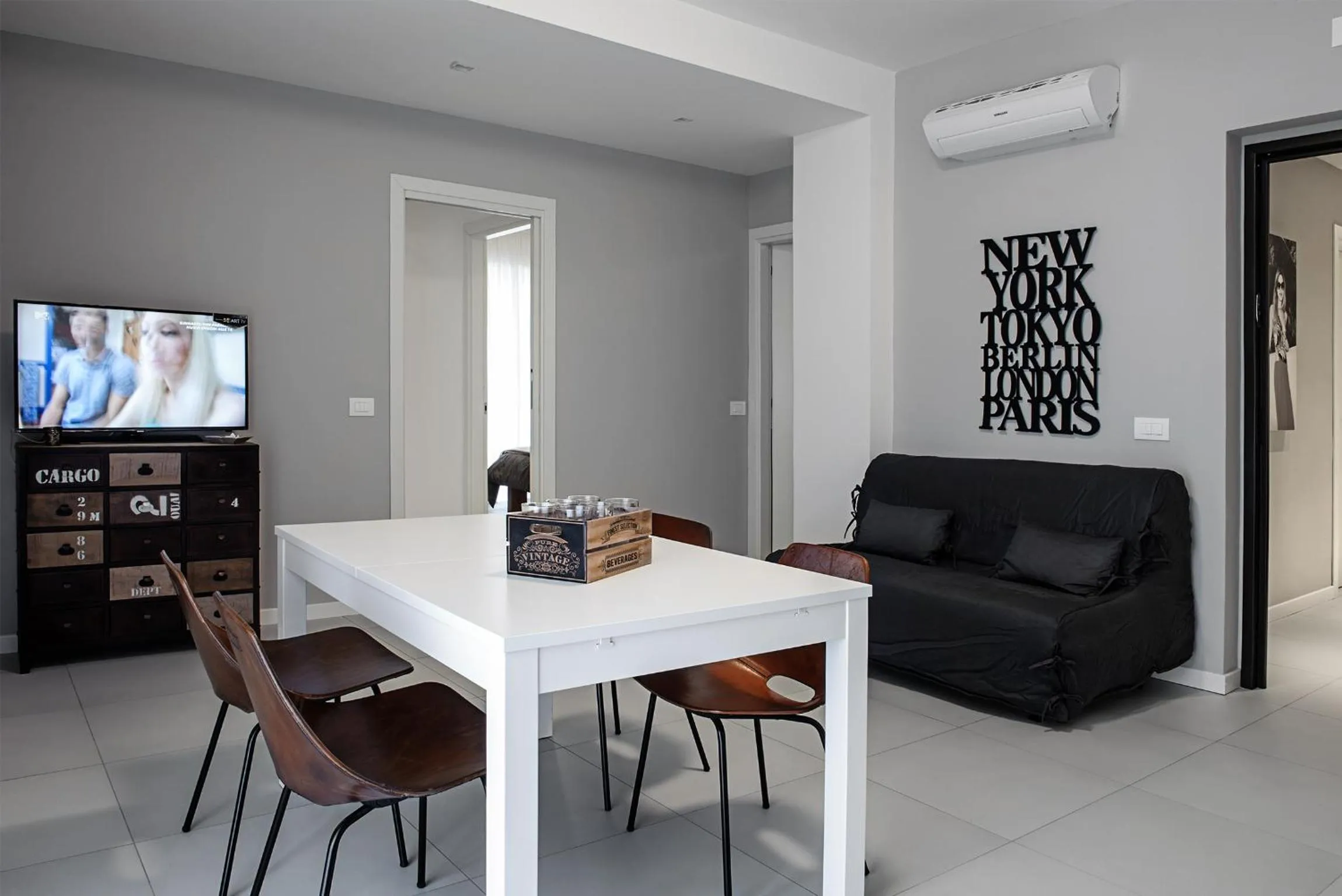 Photo of the whole room in SH Home