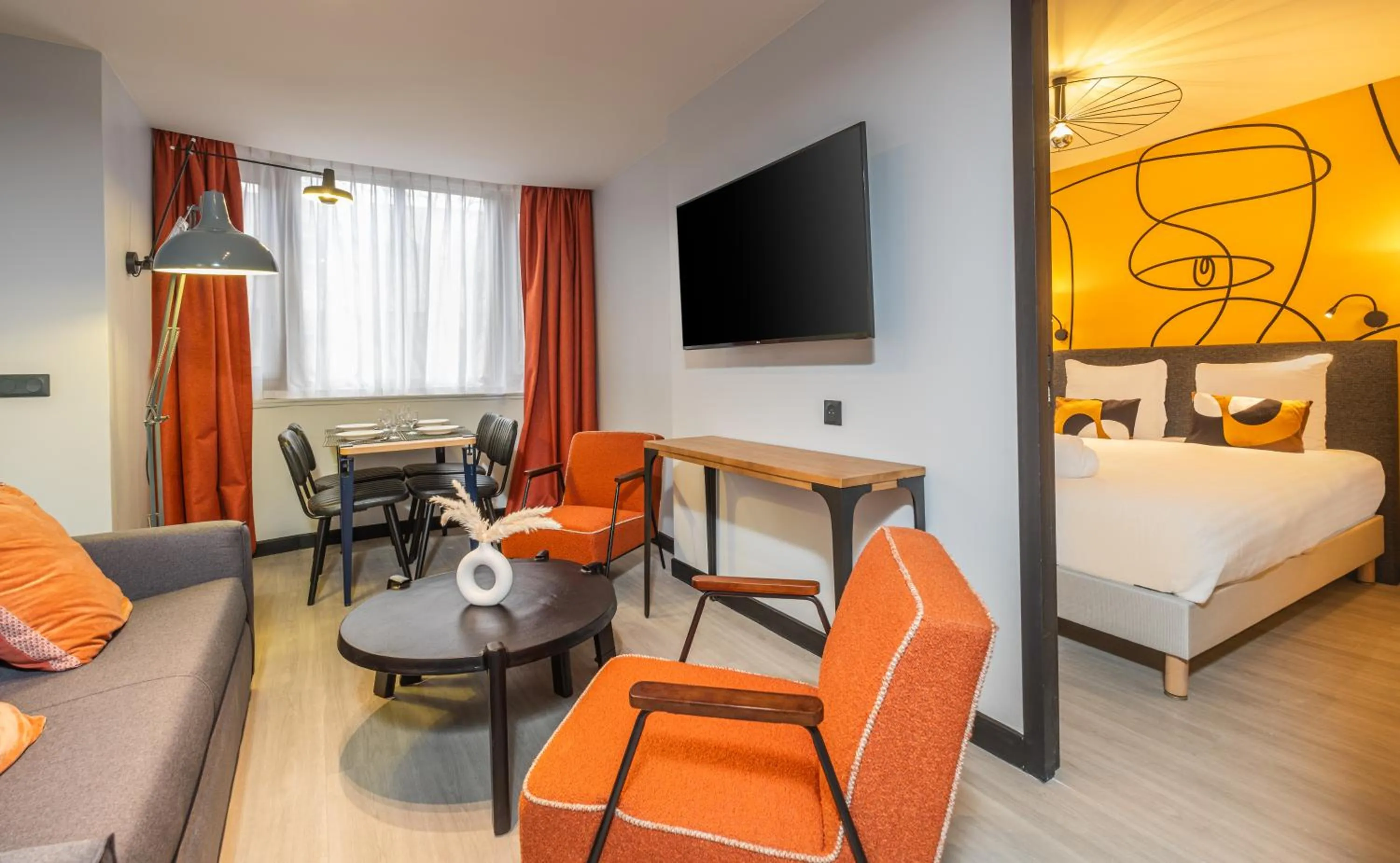 Bed in Appart'hôtel East Paris Suite