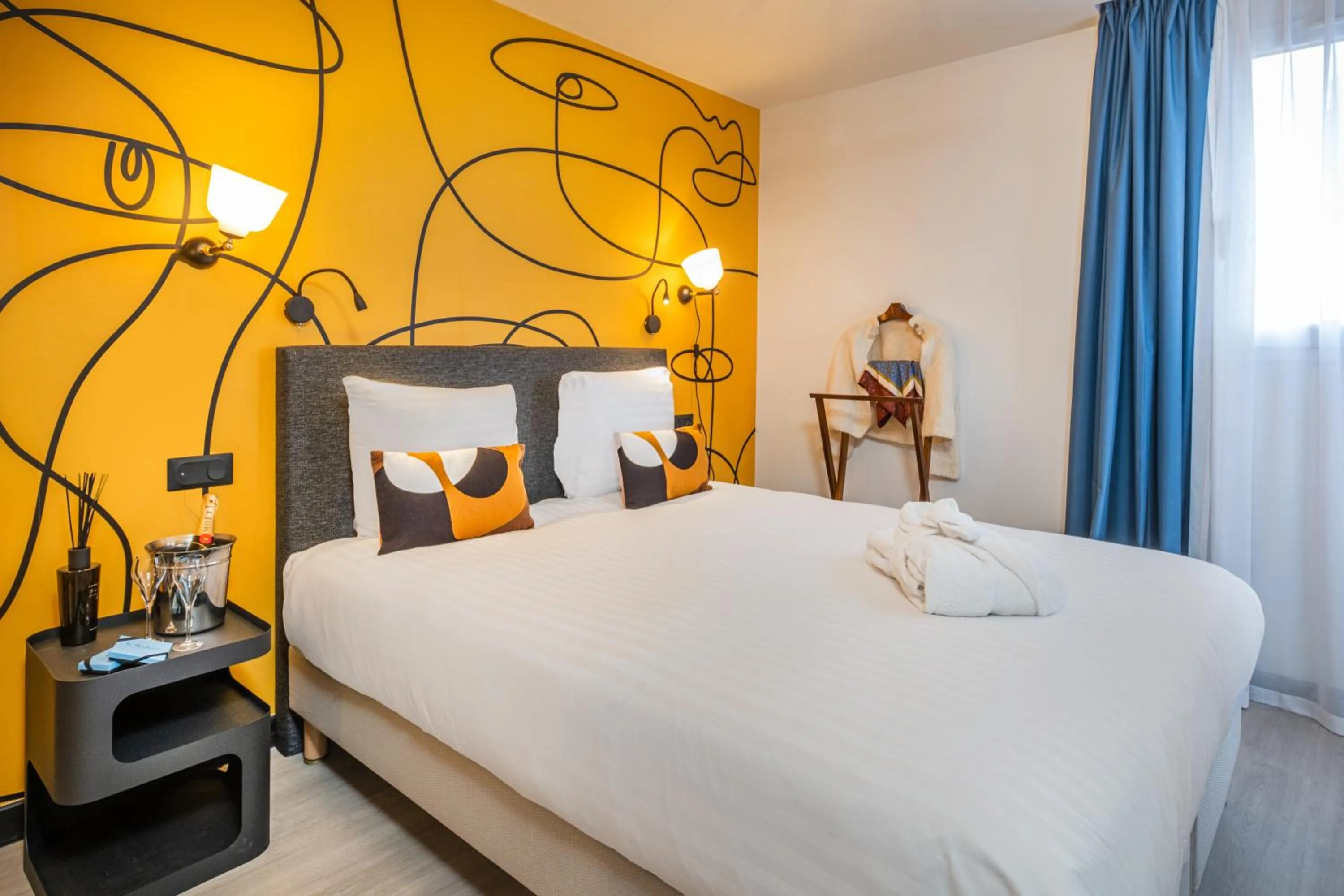 Bed in Appart'hôtel East Paris Suite