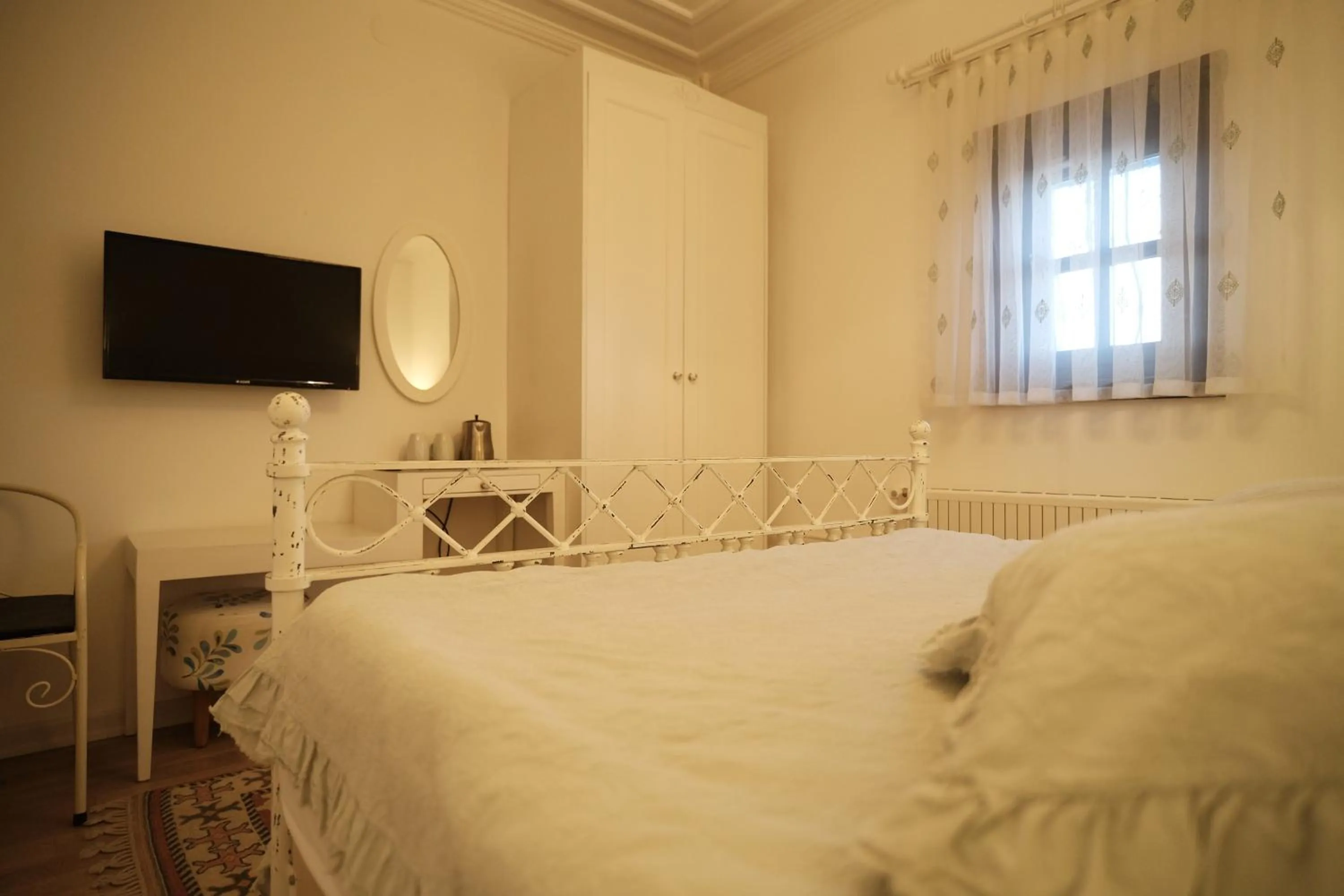 Bedroom, Bed in MECİT KAPTAN KONAĞI