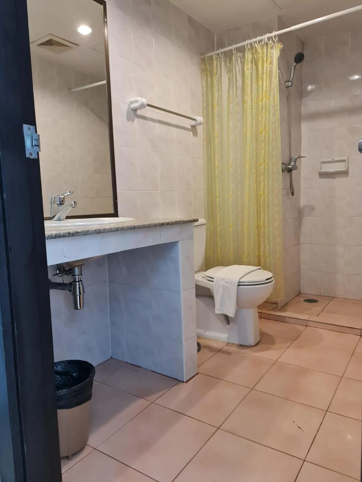 Shower in Desa Phuket