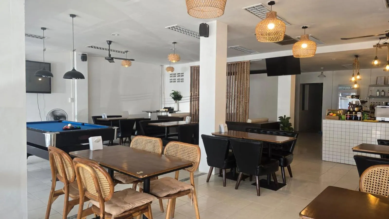 Restaurant/places to eat in Desa Phuket