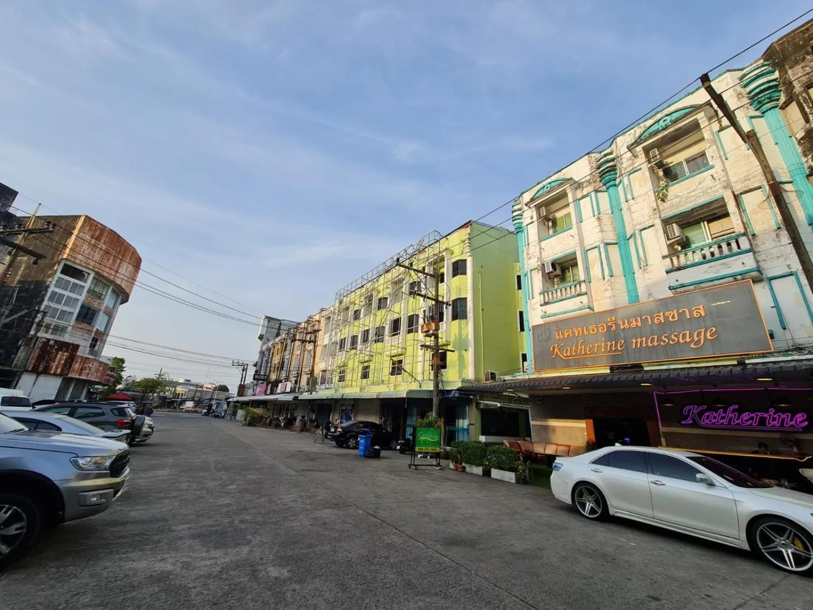 Property building in Desa Phuket