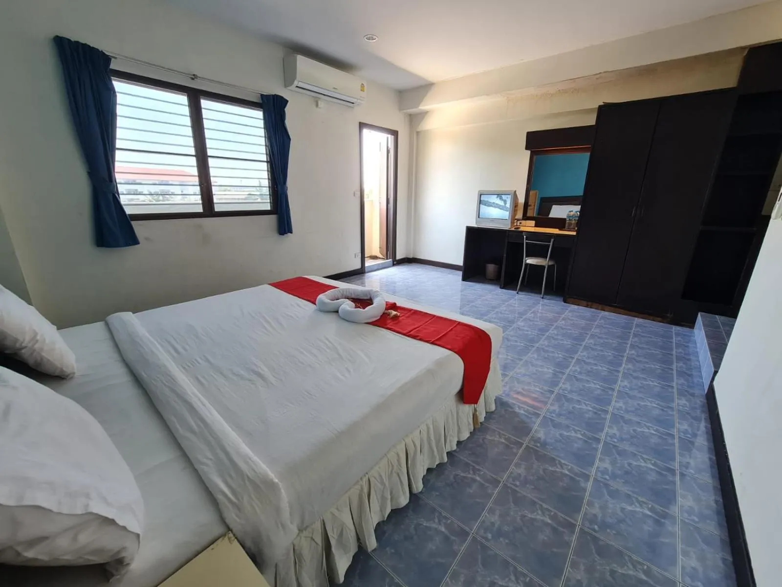 Bedroom, Bed in Desa Phuket