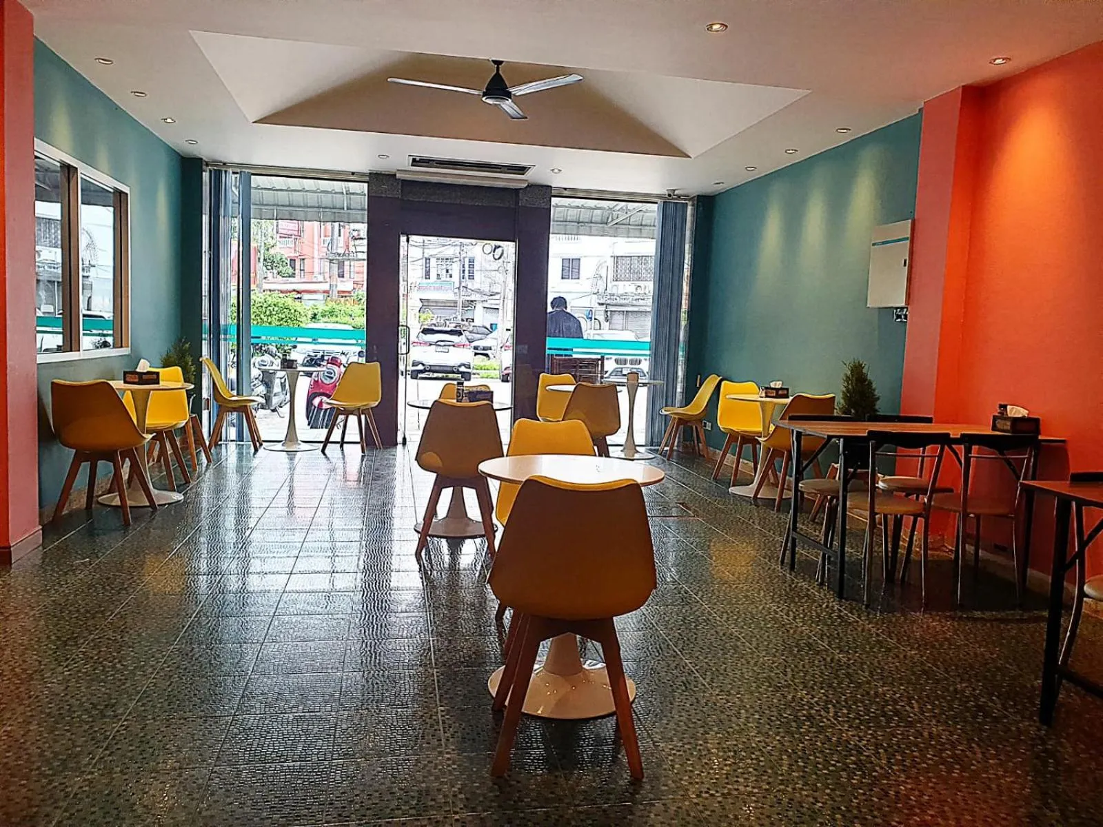 Restaurant/places to eat in Desa Phuket