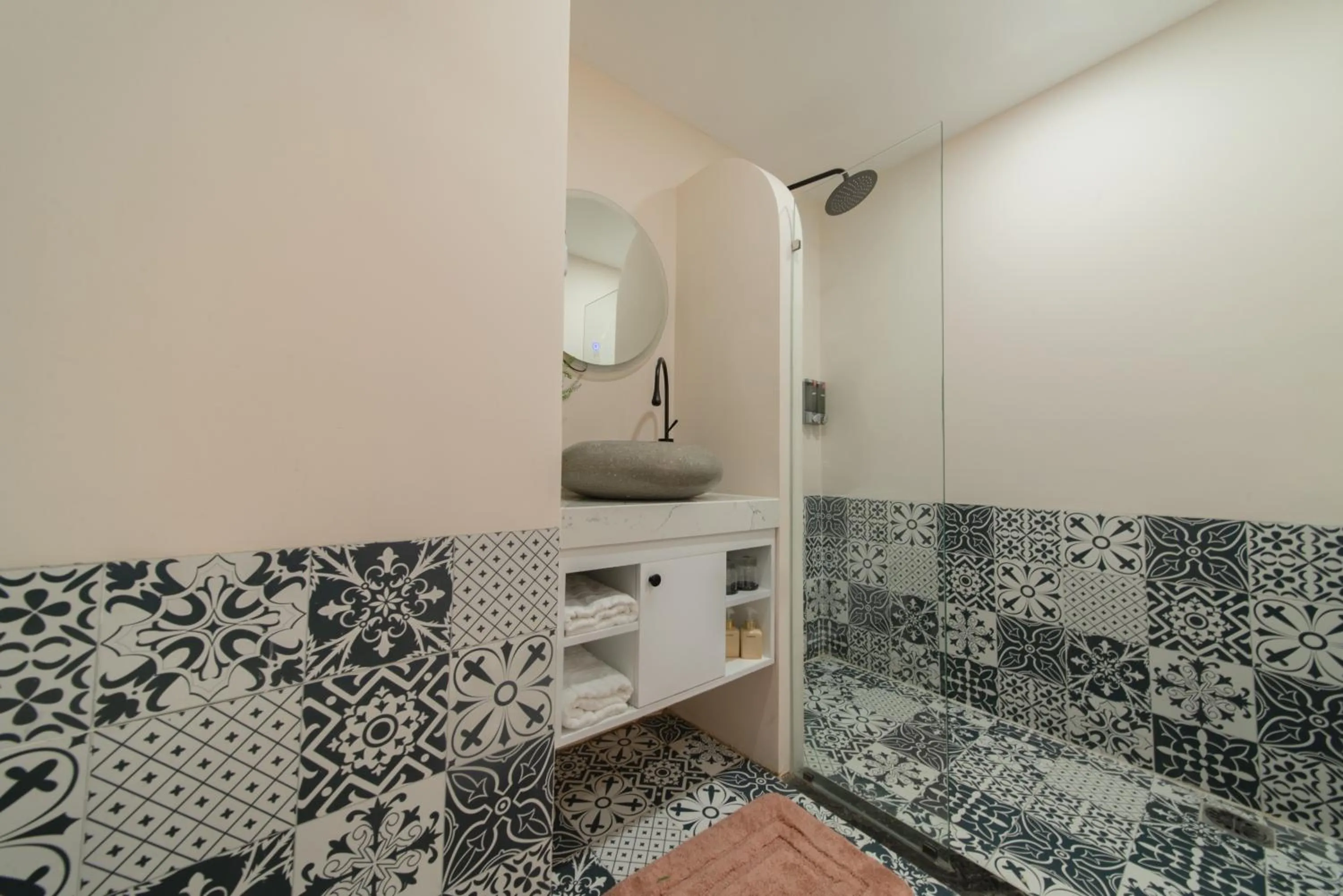 Bathroom in Pavillon Garden Hotel