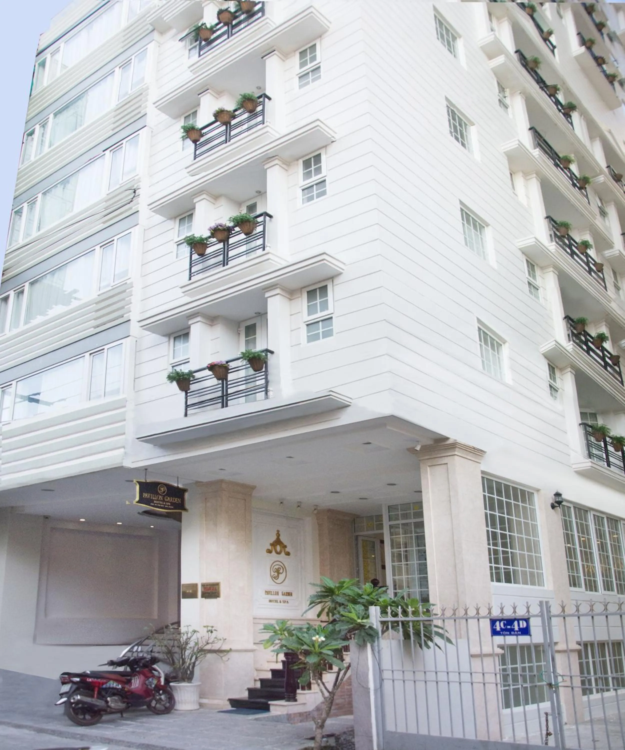 Facade/entrance in Pavillon Garden Hotel